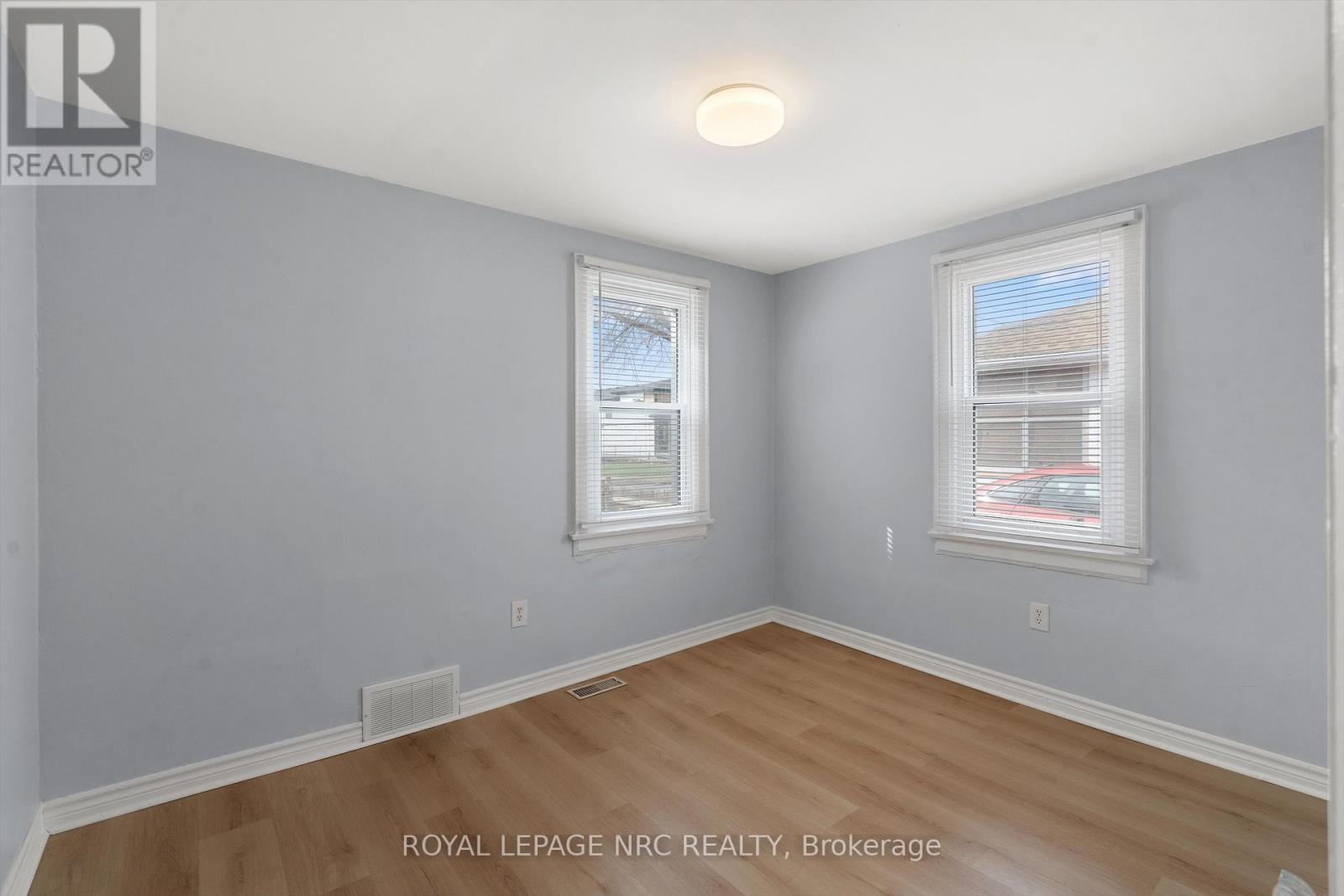 31 Prospect Avenue, St. Catharines, Ontario  L2M 5K2 - Photo 15 - X12949044