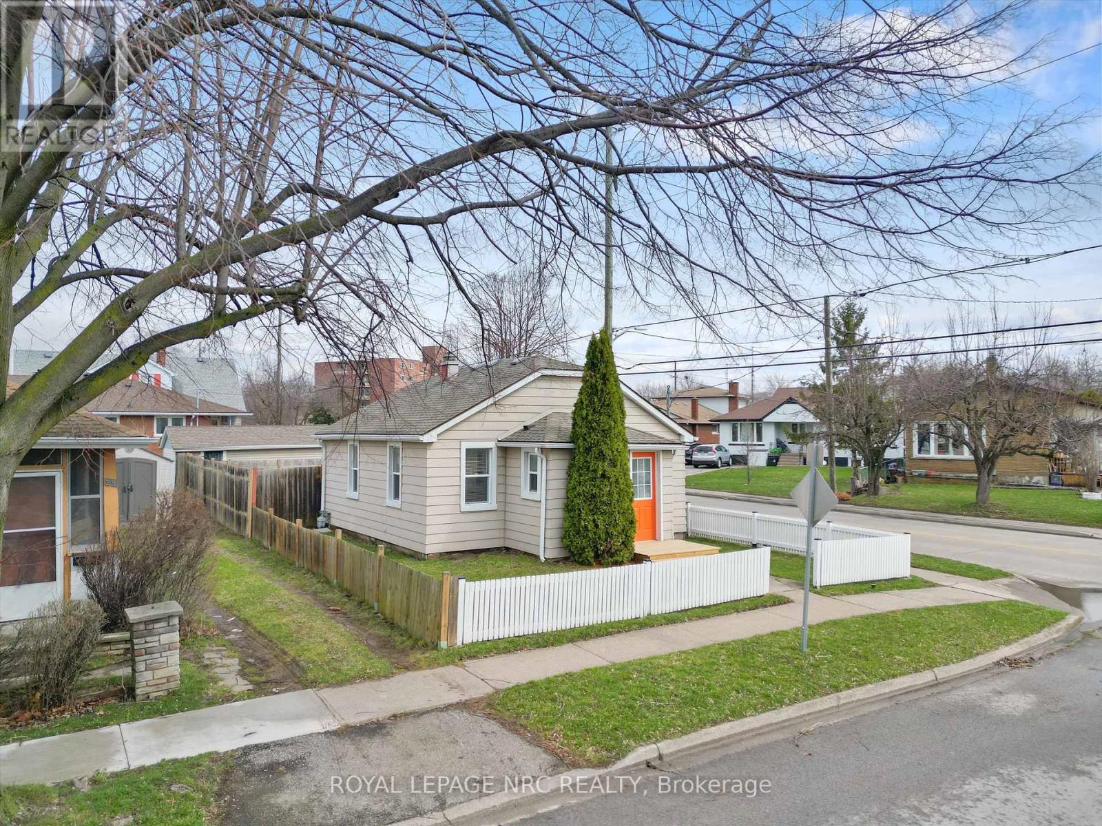 31 Prospect Avenue, St. Catharines, Ontario  L2M 5K2 - Photo 27 - X12949044