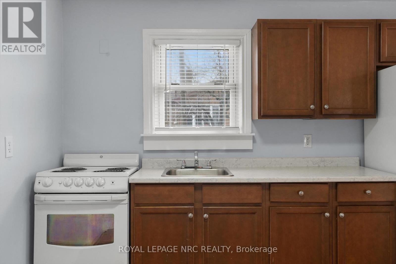 31 Prospect Avenue, St. Catharines, Ontario  L2M 5K2 - Photo 9 - X12949044