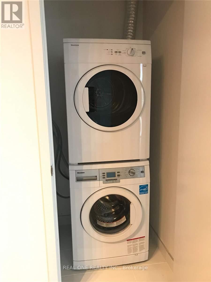 2302 - 11 Wellesley Street W, Toronto, Ontario  M4Y 1E8 - Photo 11 - C12948856