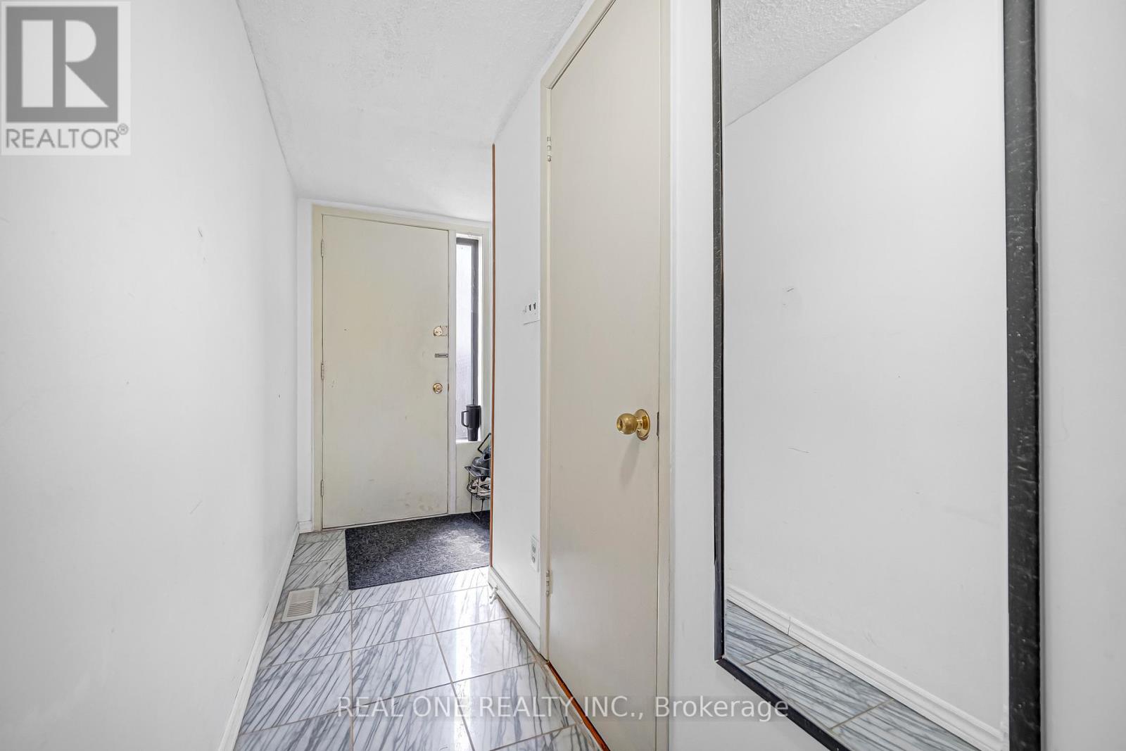 133 Jenny Wren Way, Toronto, Ontario  M2H 2Y8 - Photo 3 - C12948880