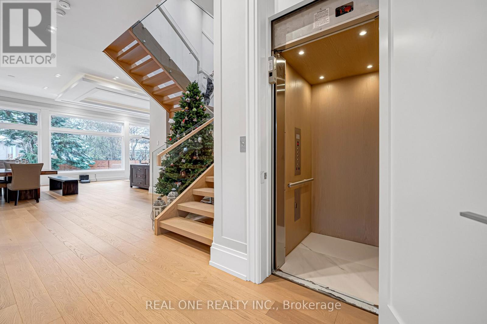 18 Aneta Circle, Toronto, Ontario  M2M 3J2 - Photo 23 - C12948906