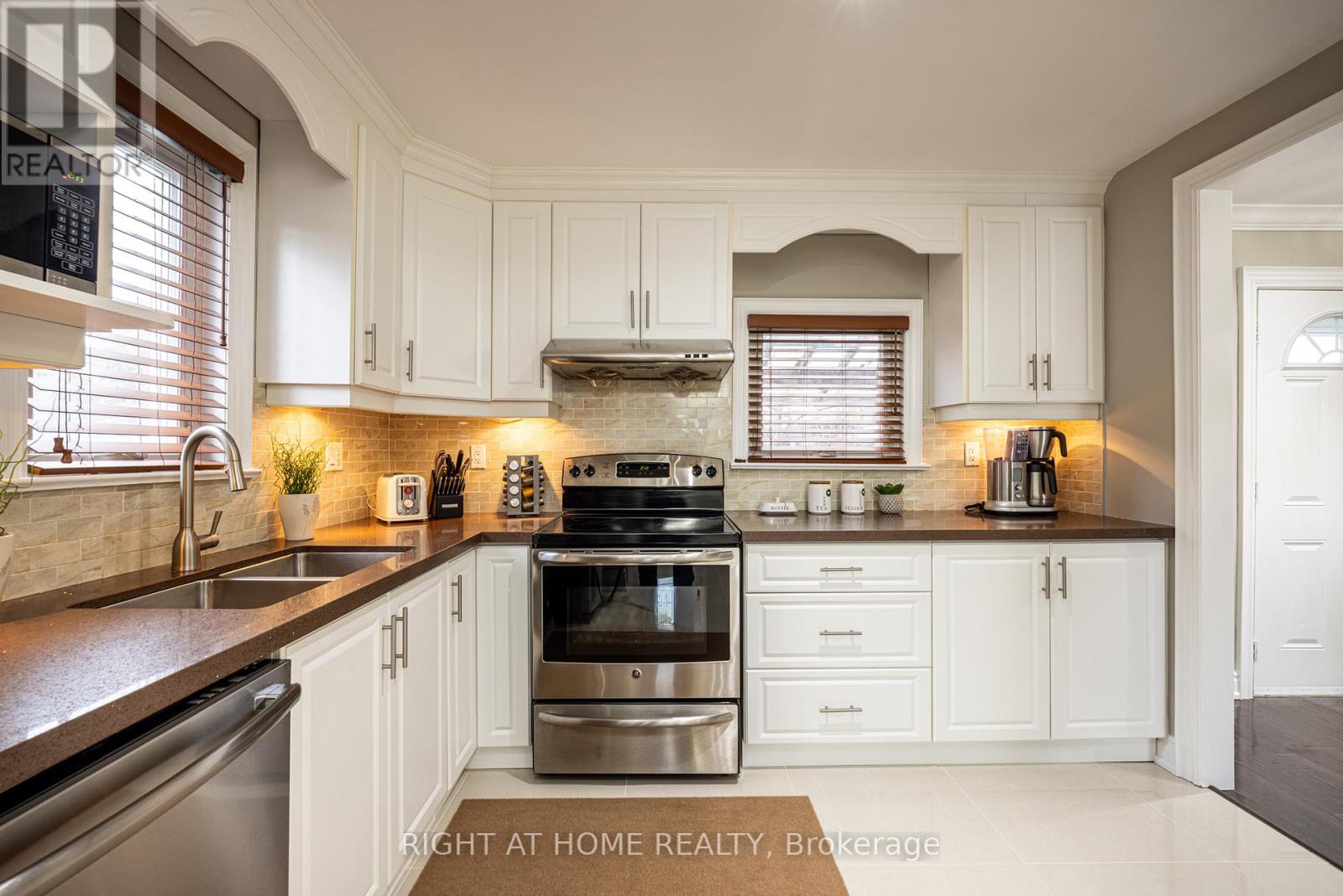 32 Rosemount Drive, Toronto, Ontario  M1K 2W9 - Photo 15 - E12948834