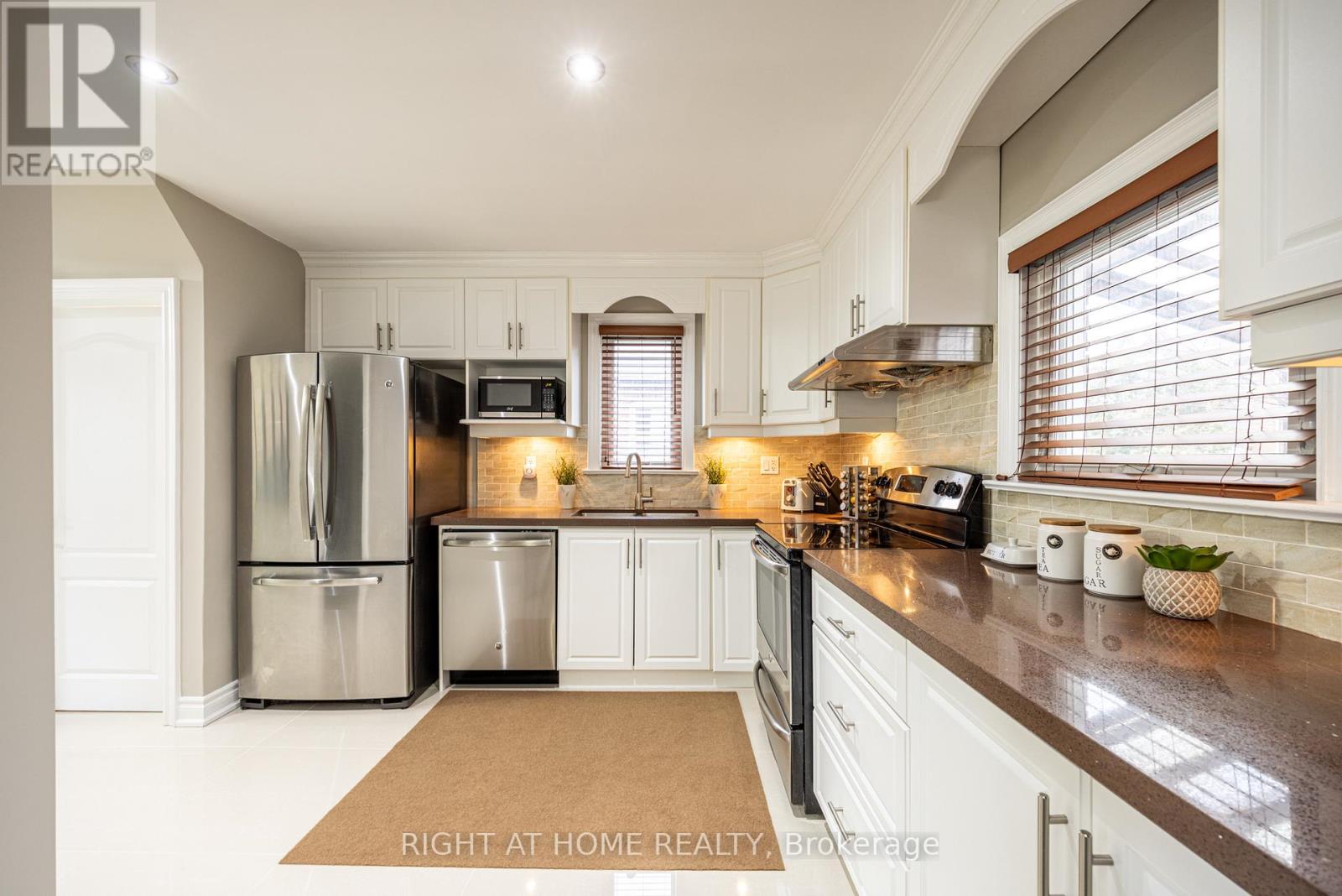 32 Rosemount Drive, Toronto, Ontario  M1K 2W9 - Photo 17 - E12948834