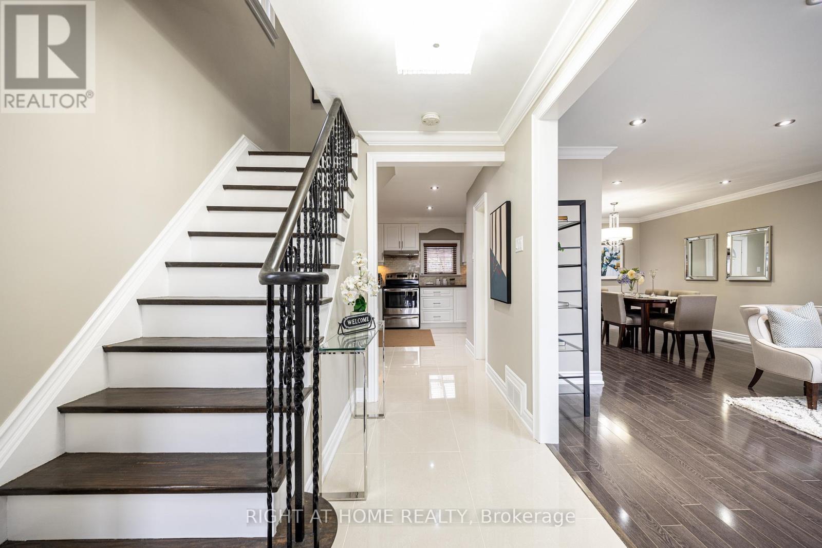 32 Rosemount Drive, Toronto, Ontario  M1K 2W9 - Photo 2 - E12948834