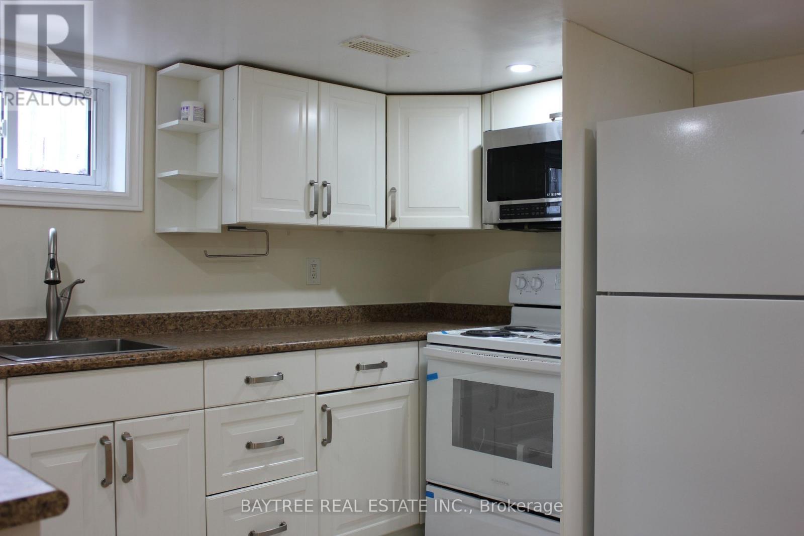 Lower - 226 Beechy Drive, Richmond Hill, Ontario  L4C 2X7 - Photo 5 - N12948946