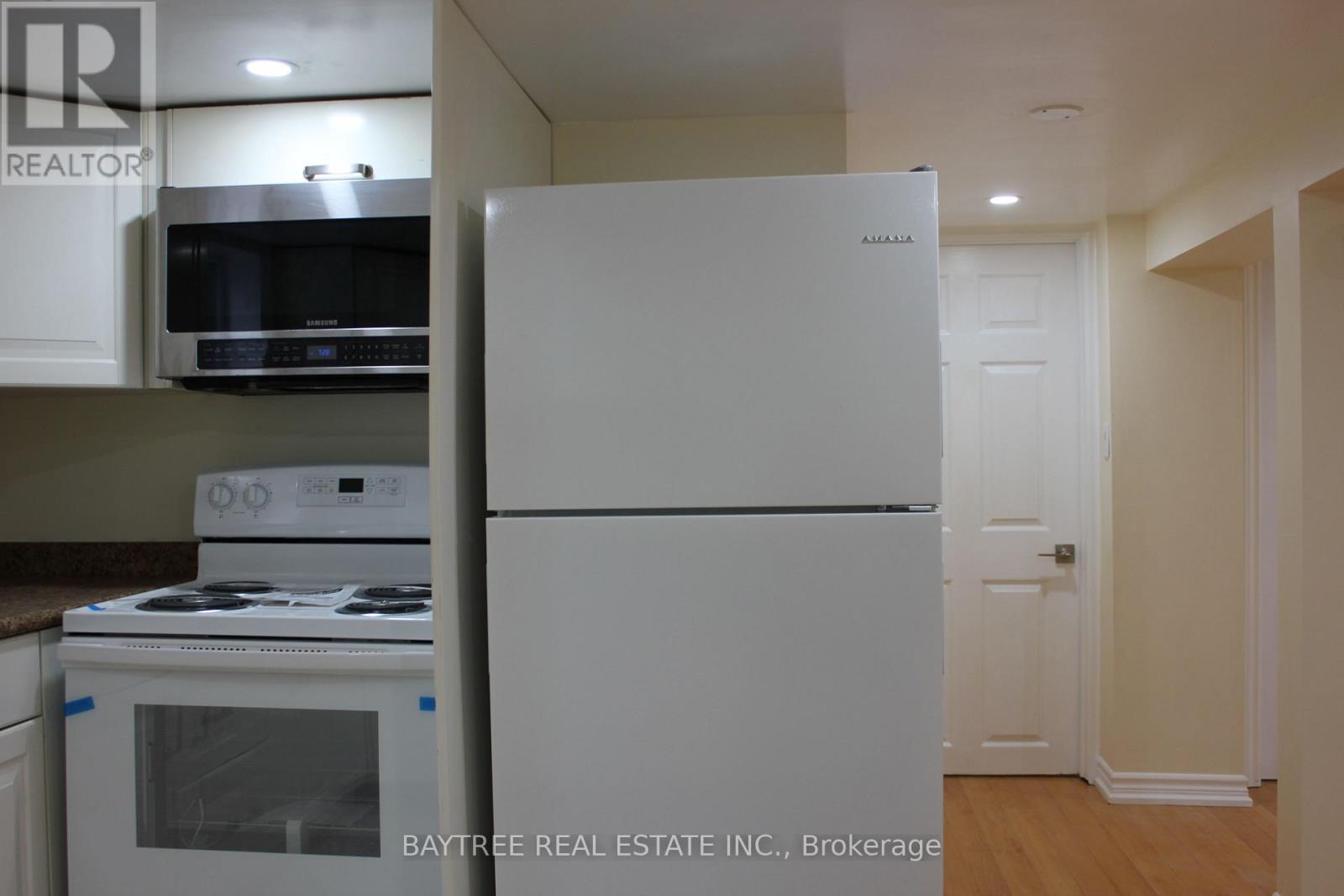 Lower - 226 Beechy Drive, Richmond Hill, Ontario  L4C 2X7 - Photo 7 - N12948946