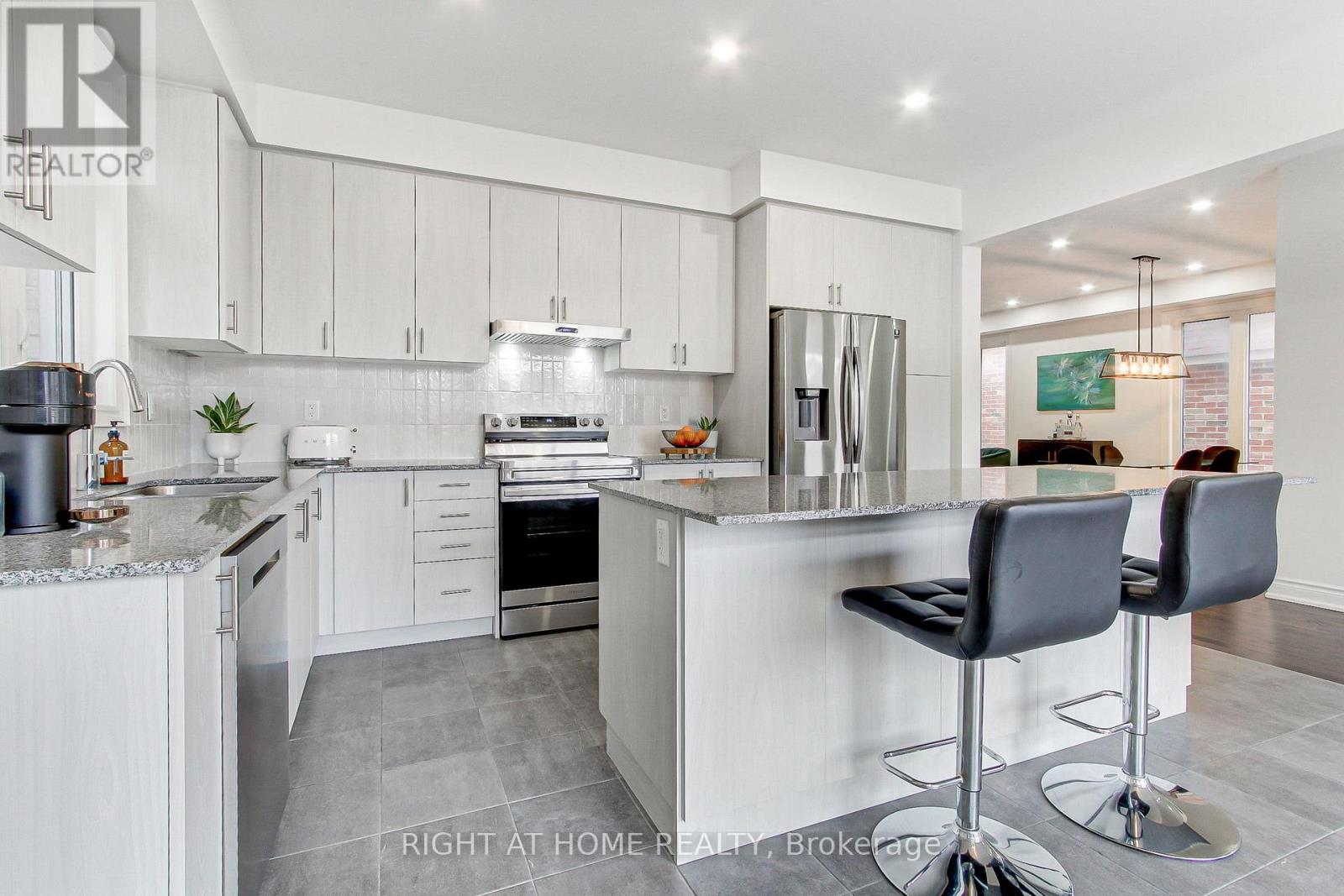 29 Pear Blossom Way, East Gwillimbury, Ontario  L9N 0T3 - Photo 10 - N12948978