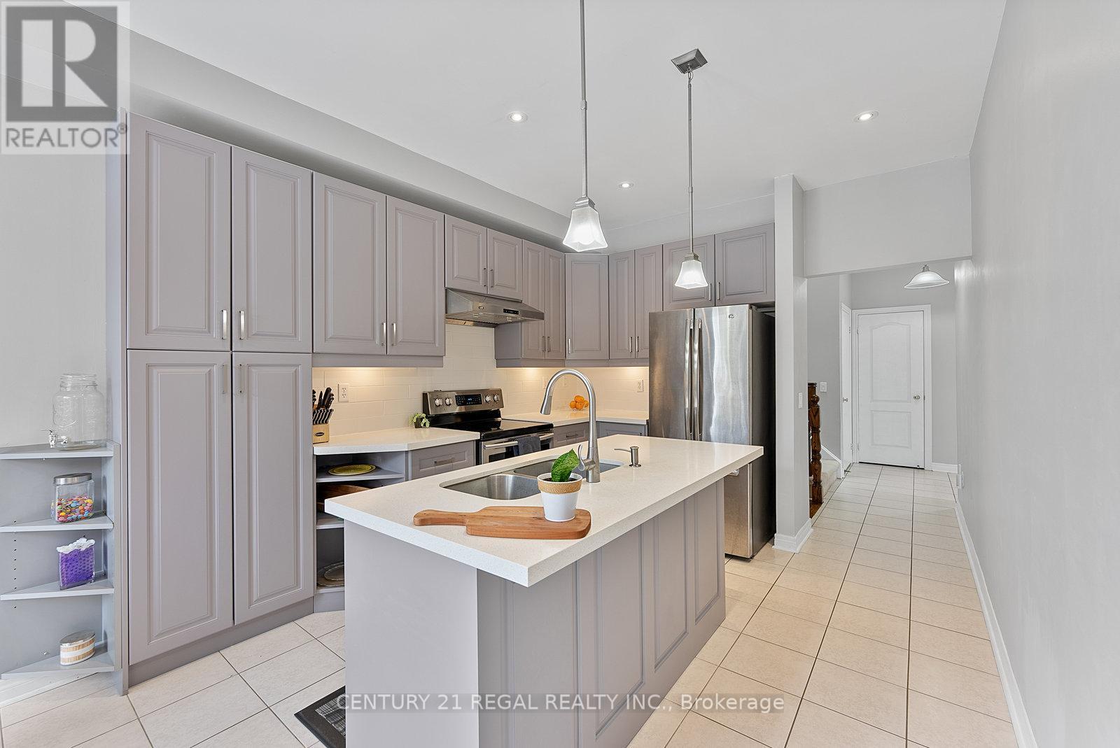 42 Ballymore Drive, Aurora, Ontario  L4G 7E6 - Photo 3 - N12948984