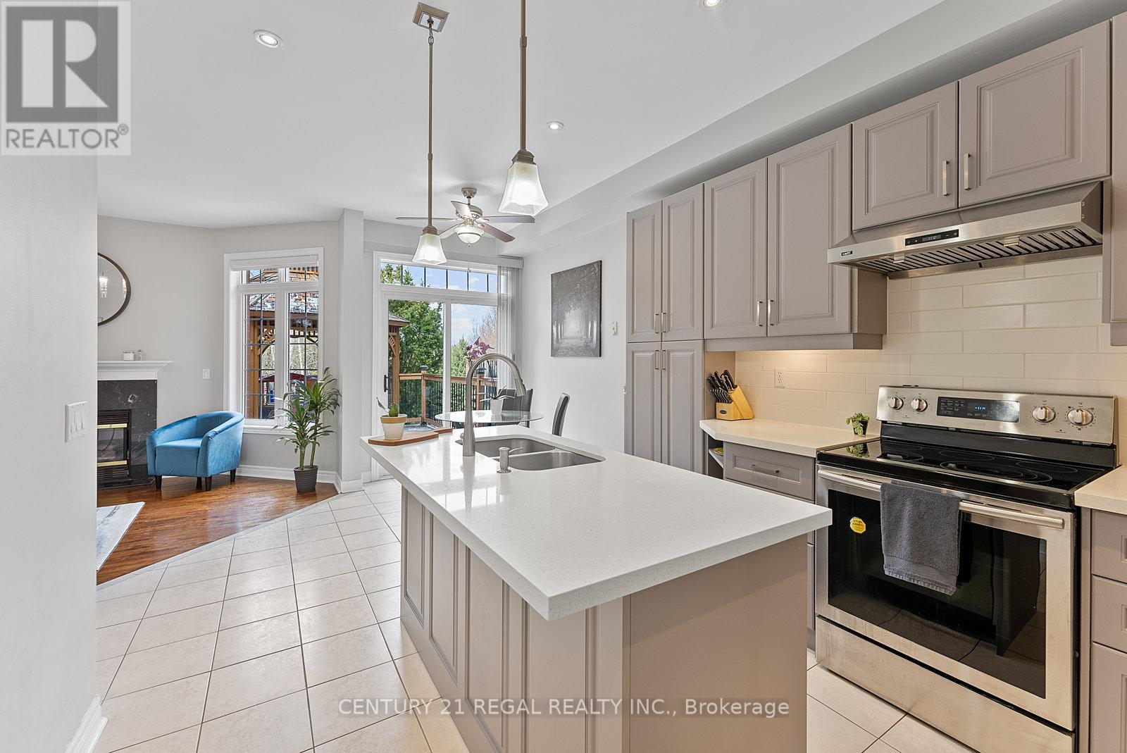 42 Ballymore Drive, Aurora, Ontario  L4G 7E6 - Photo 5 - N12948984