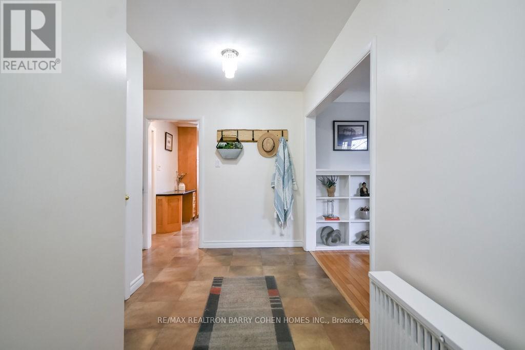 62 Letitia Street, Barrie, Ontario  L4N 1P1 - Photo 3 - S12948992