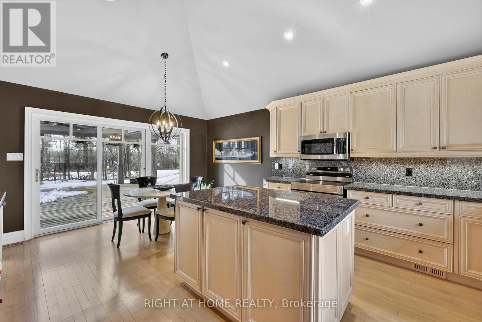 13 Alpine Way, Oro-Medonte, Ontario  L0L 2L0 - Photo 10 - S12948998