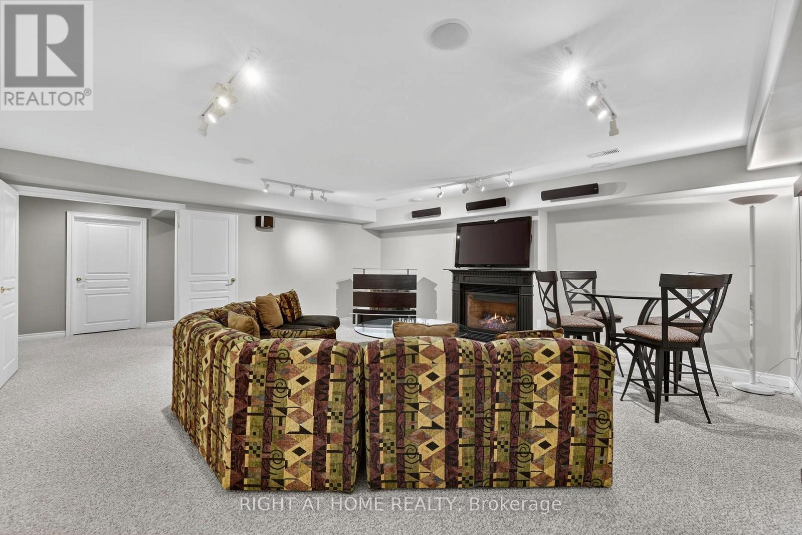 13 Alpine Way, Oro-Medonte, Ontario  L0L 2L0 - Photo 21 - S12948998