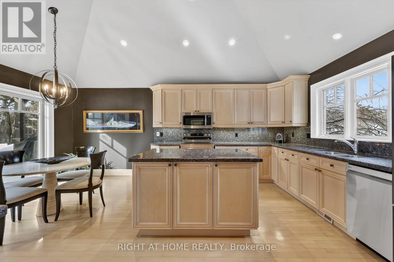 13 Alpine Way, Oro-Medonte, Ontario  L0L 2L0 - Photo 9 - S12948998