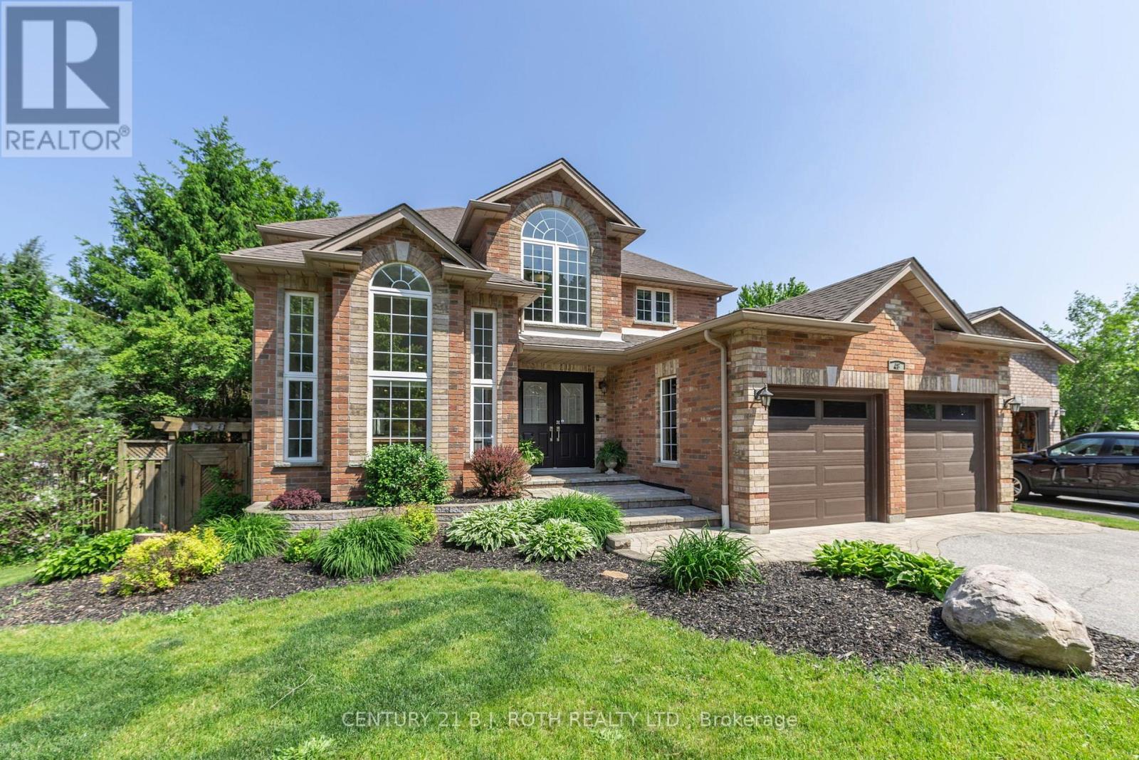 48 Crimson Ridge Road, Barrie, Ontario  L4N 9S1 - Photo 2 - S12949030