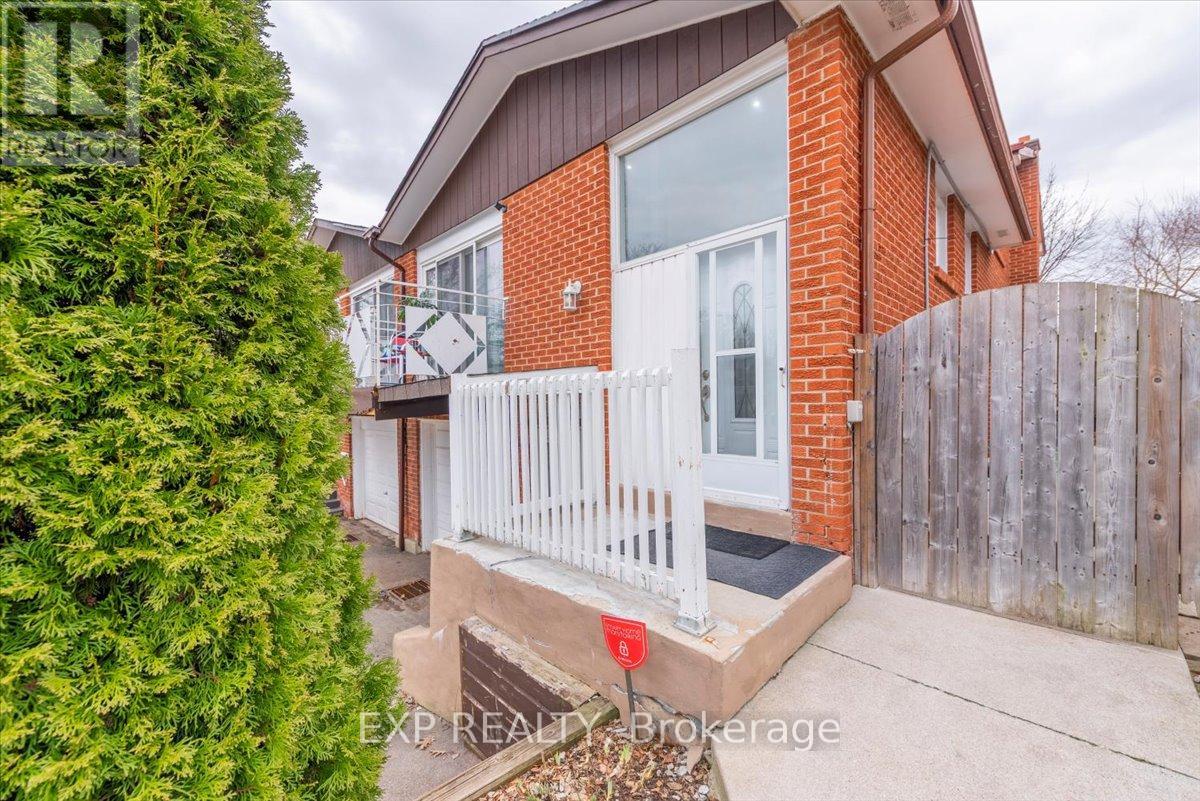 135 Mill Street N, Brampton, Ontario  L6X 2P1 - Photo 2 - W12948860