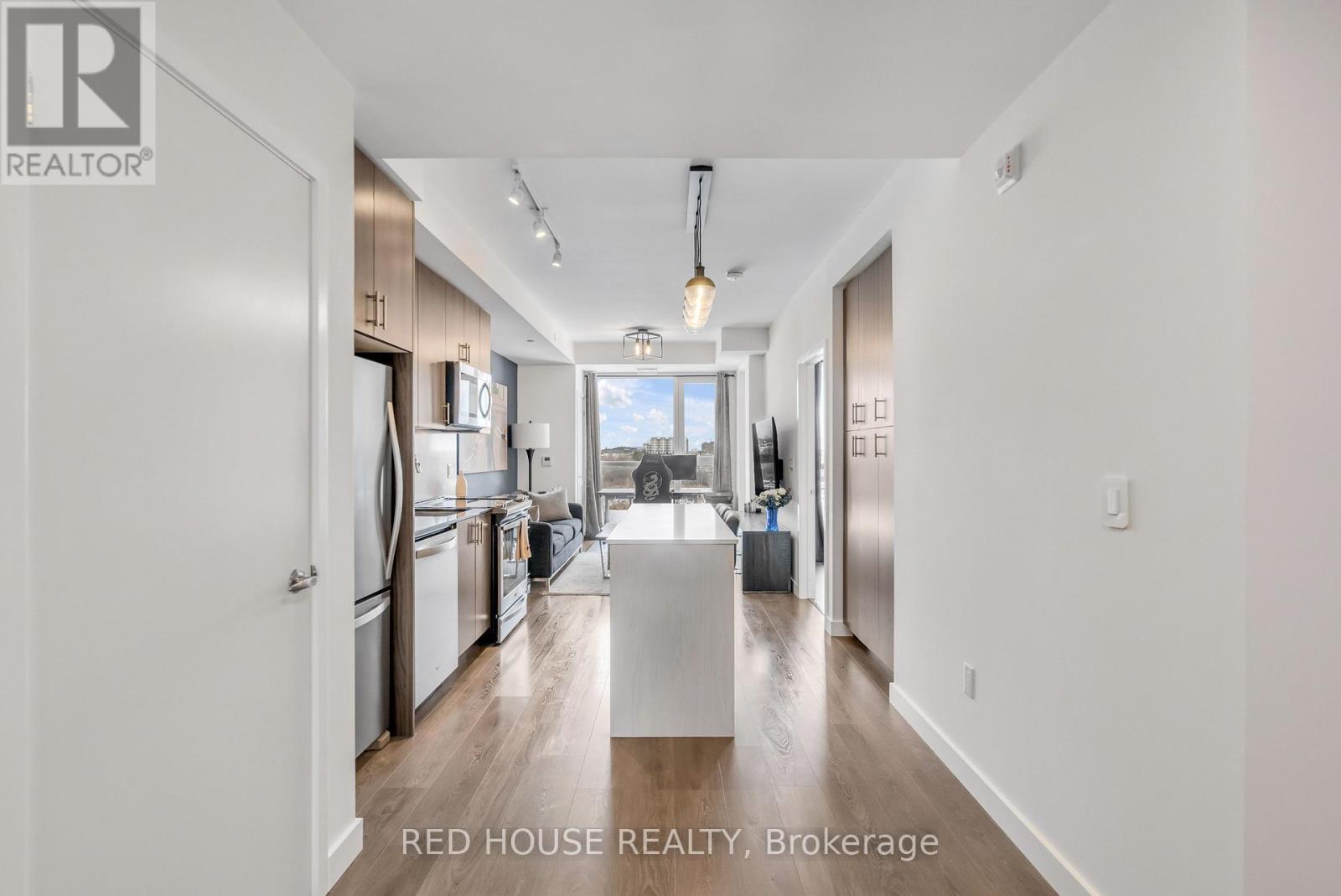 315 - 210 Sabina Drive, Oakville, Ontario  L6H 0W6 - Photo 10 - W12948904