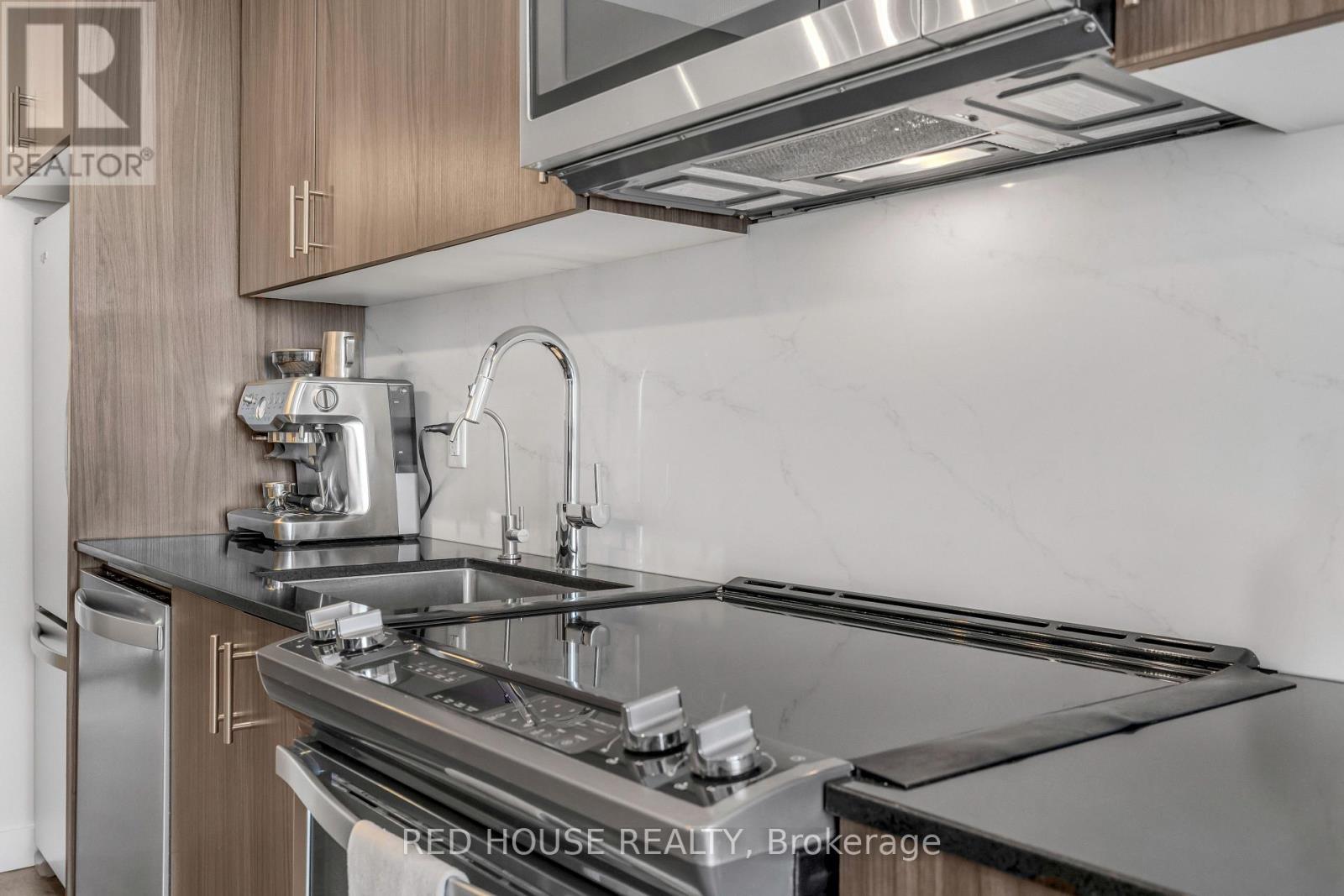 315 - 210 Sabina Drive, Oakville, Ontario  L6H 0W6 - Photo 14 - W12948904