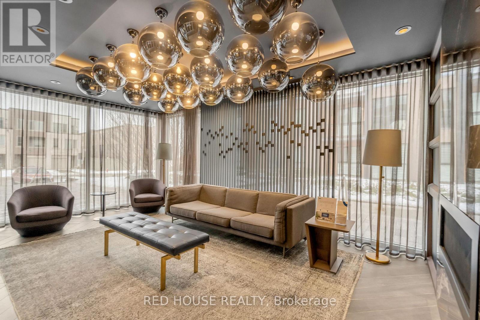 315 - 210 Sabina Drive, Oakville, Ontario  L6H 0W6 - Photo 4 - W12948904