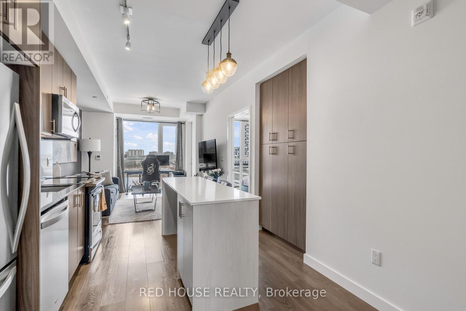 315 - 210 Sabina Drive, Oakville, Ontario  L6H 0W6 - Photo 7 - W12948904