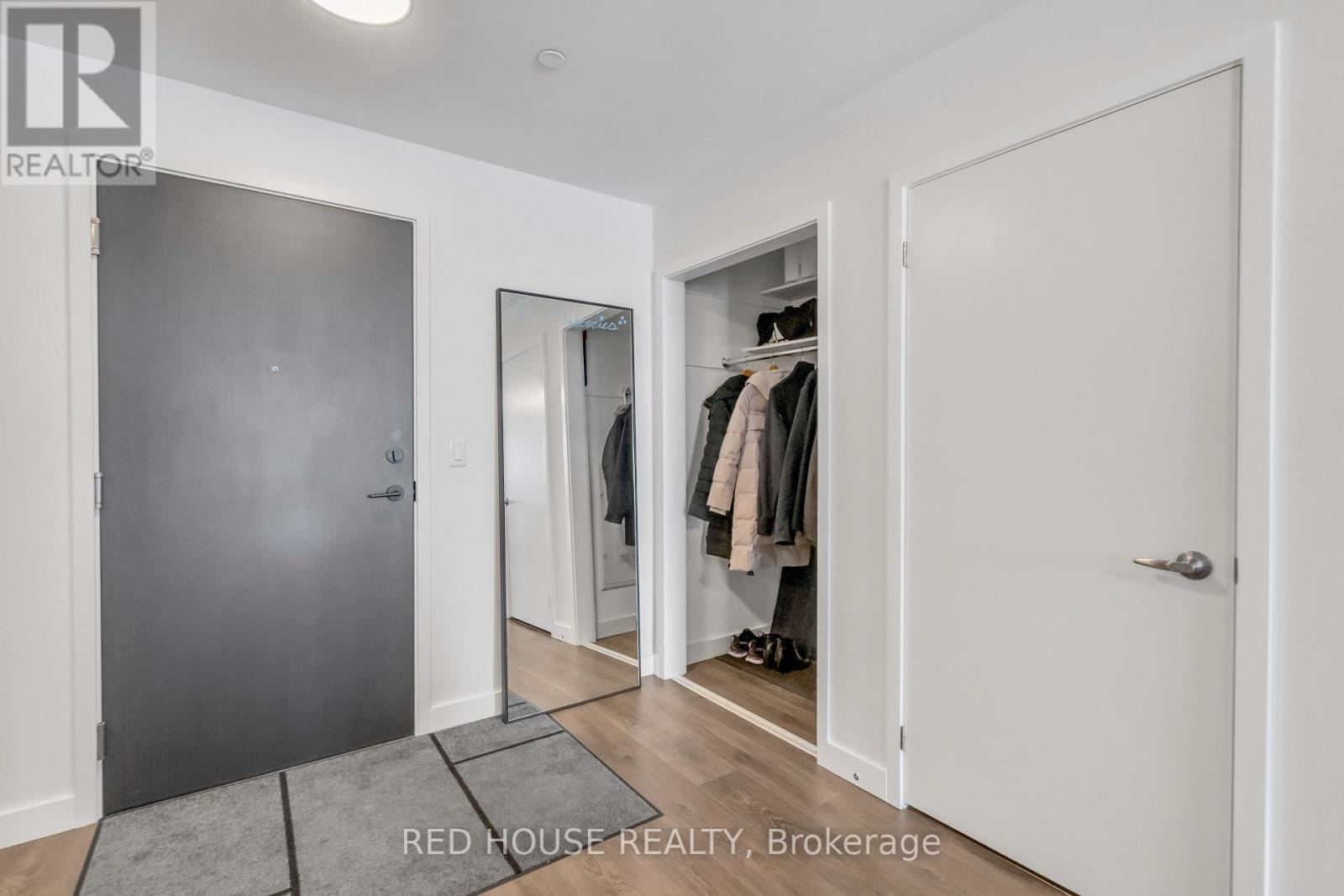 315 - 210 Sabina Drive, Oakville, Ontario  L6H 0W6 - Photo 8 - W12948904