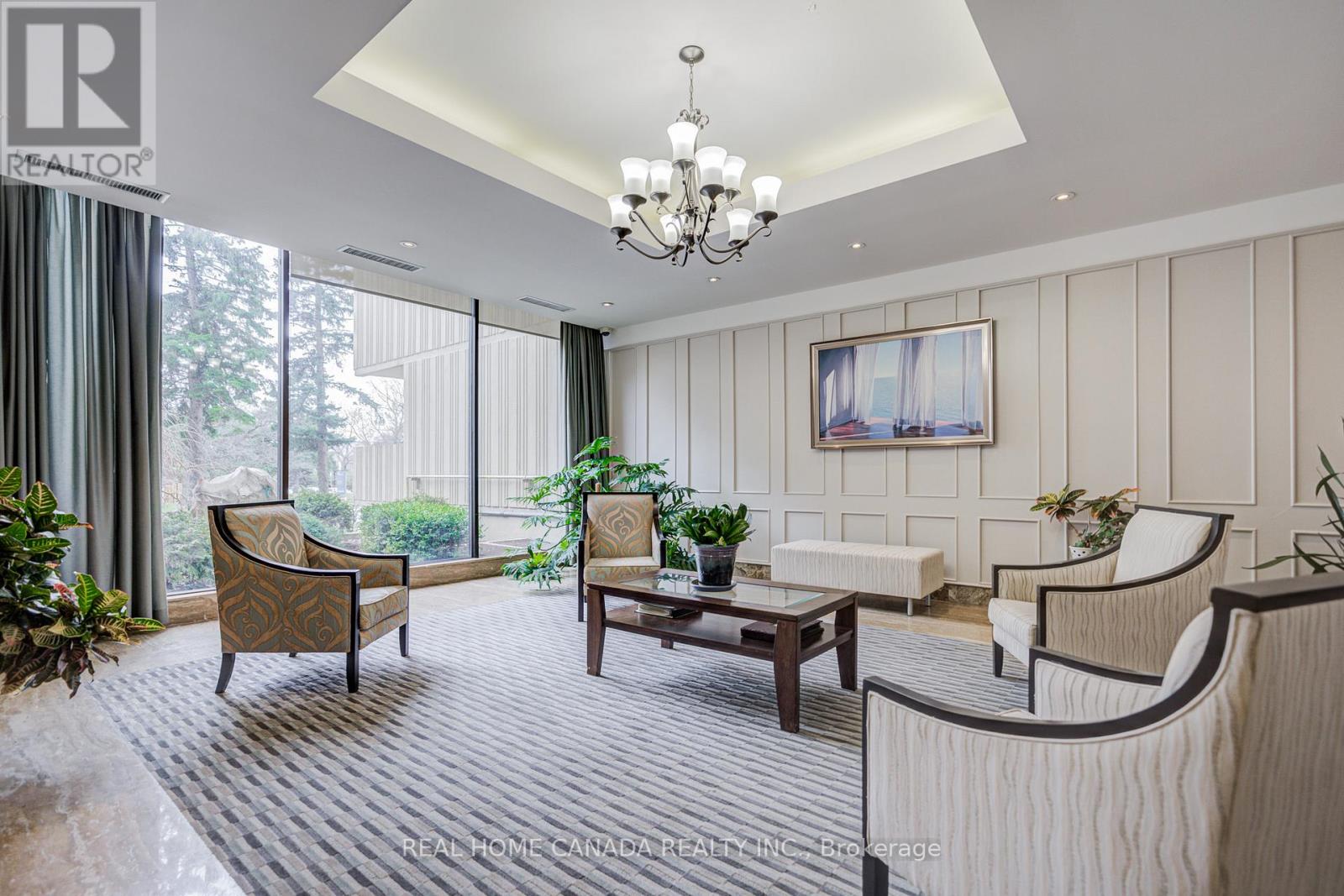 708 - 1359 White Oaks Boulevard, Oakville, Ontario  L6H 2R8 - Photo 3 - W12948924