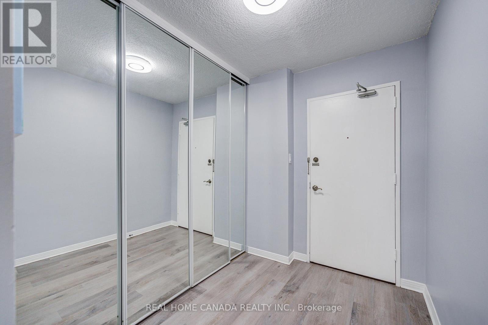 708 - 1359 White Oaks Boulevard, Oakville, Ontario  L6H 2R8 - Photo 6 - W12948924