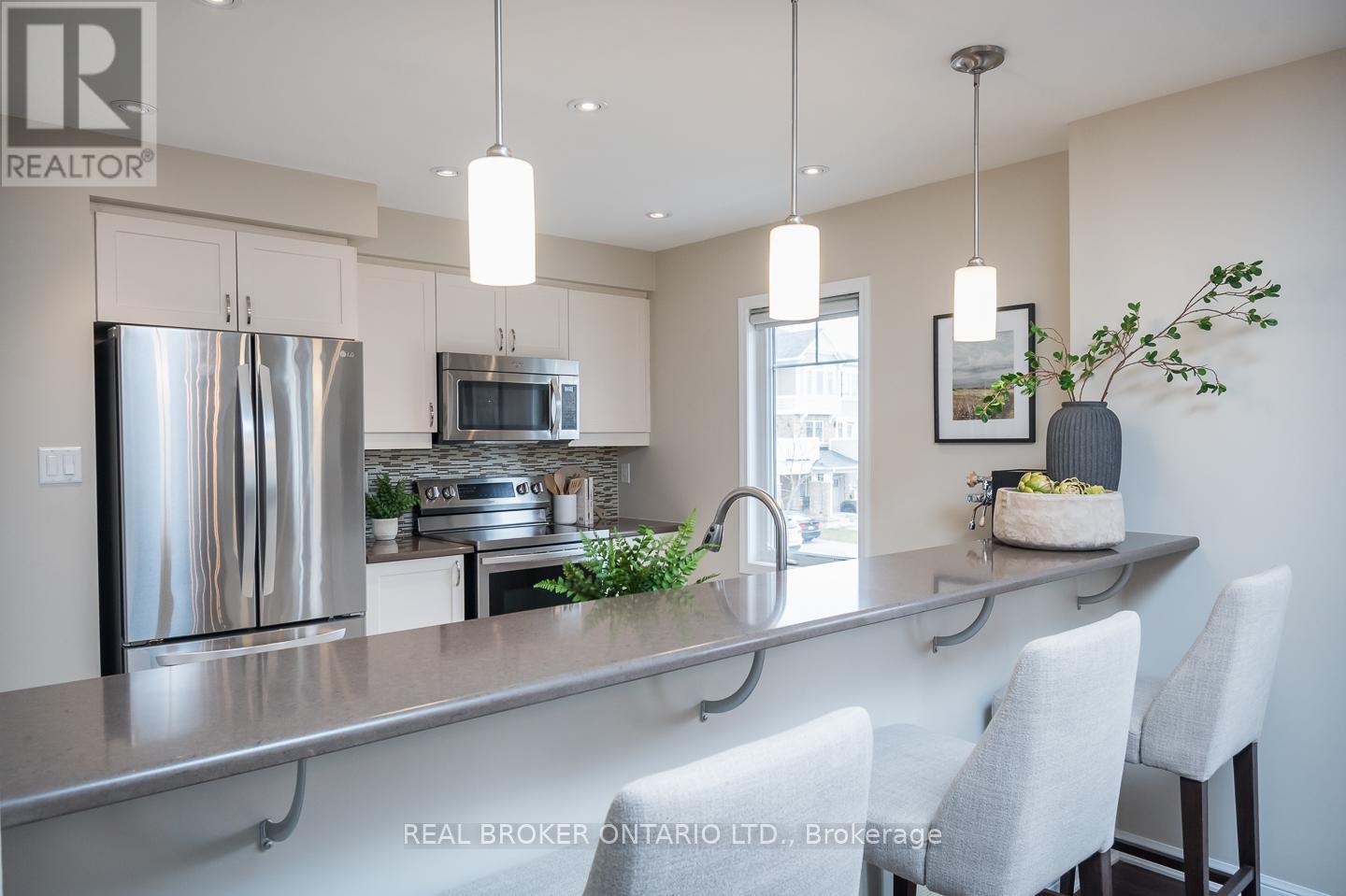 984 Nadalin Heights, Milton, Ontario  L9T 8R1 - Photo 5 - W12948938