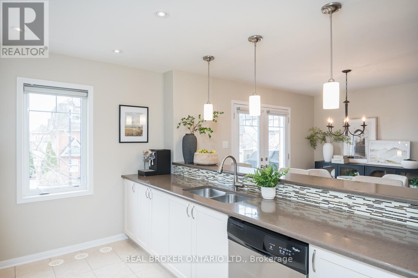 984 Nadalin Heights, Milton, Ontario  L9T 8R1 - Photo 9 - W12948938