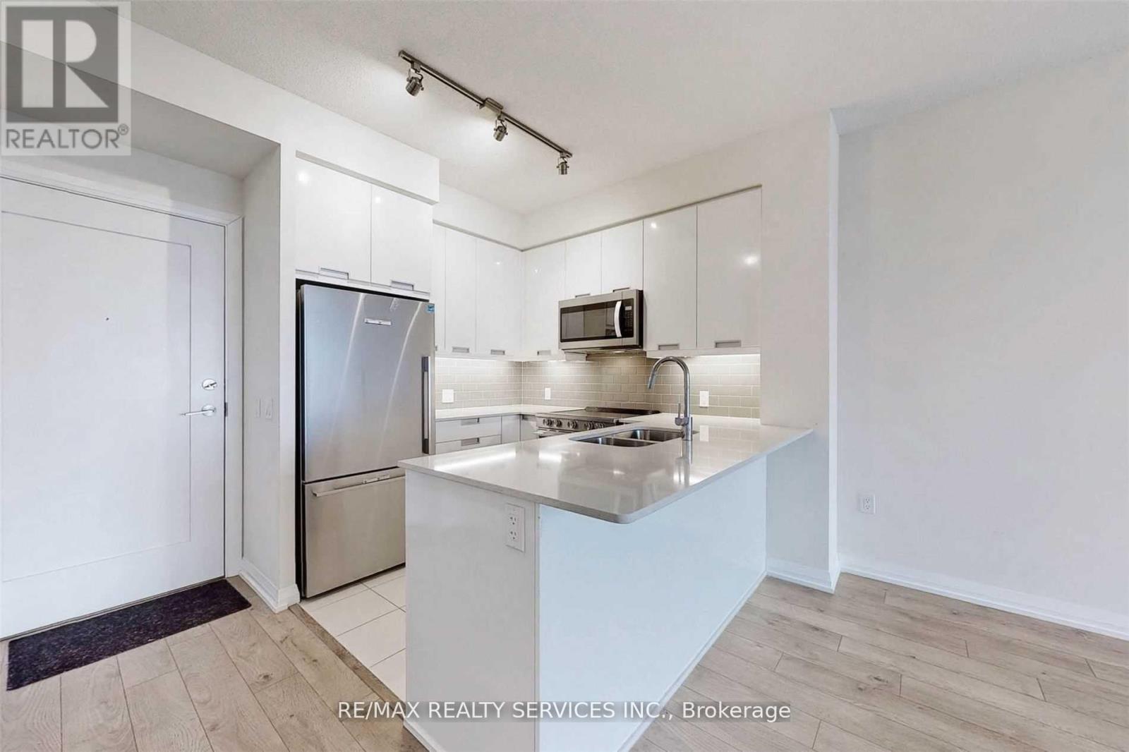 1812 - 35 Watergarden Drive, Mississauga, Ontario  L5R 0G8 - Photo 4 - W12948952