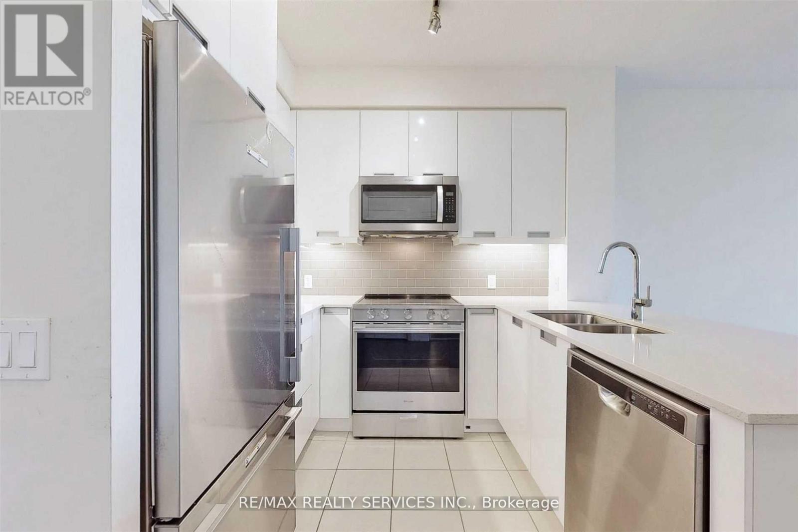 1812 - 35 Watergarden Drive, Mississauga, Ontario  L5R 0G8 - Photo 5 - W12948952