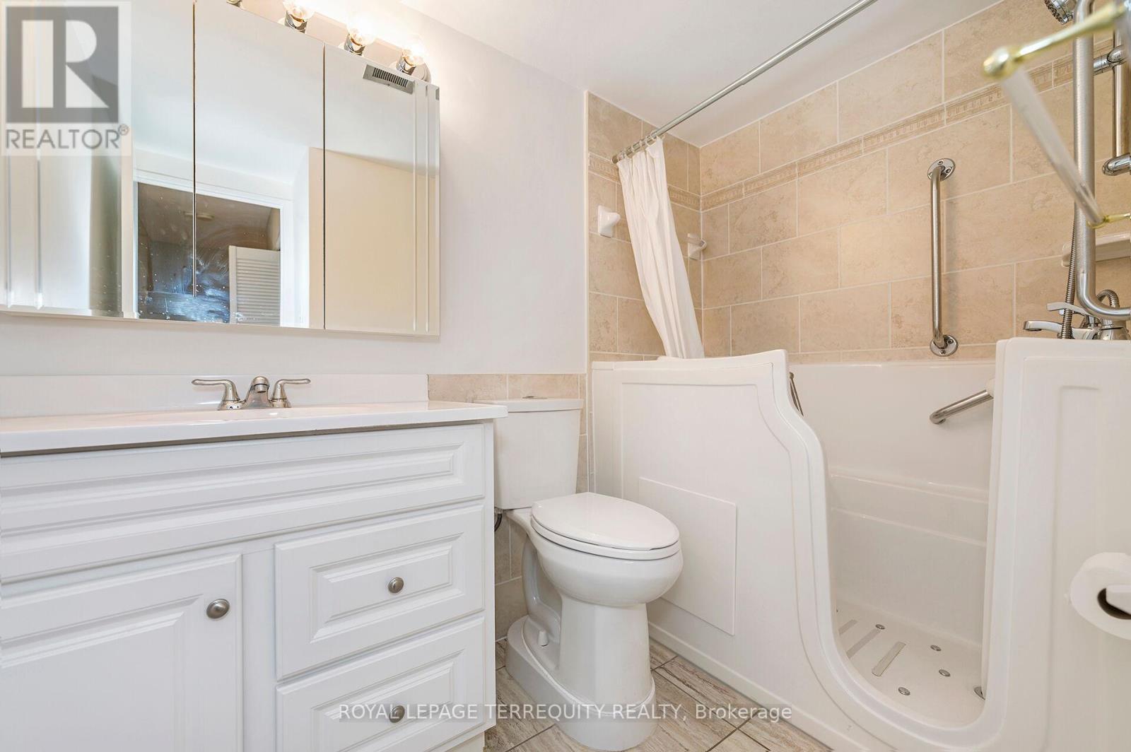 802 - 19 Four Winds Drive, Toronto, Ontario  M3J 2S9 - Photo 16 - W12948964