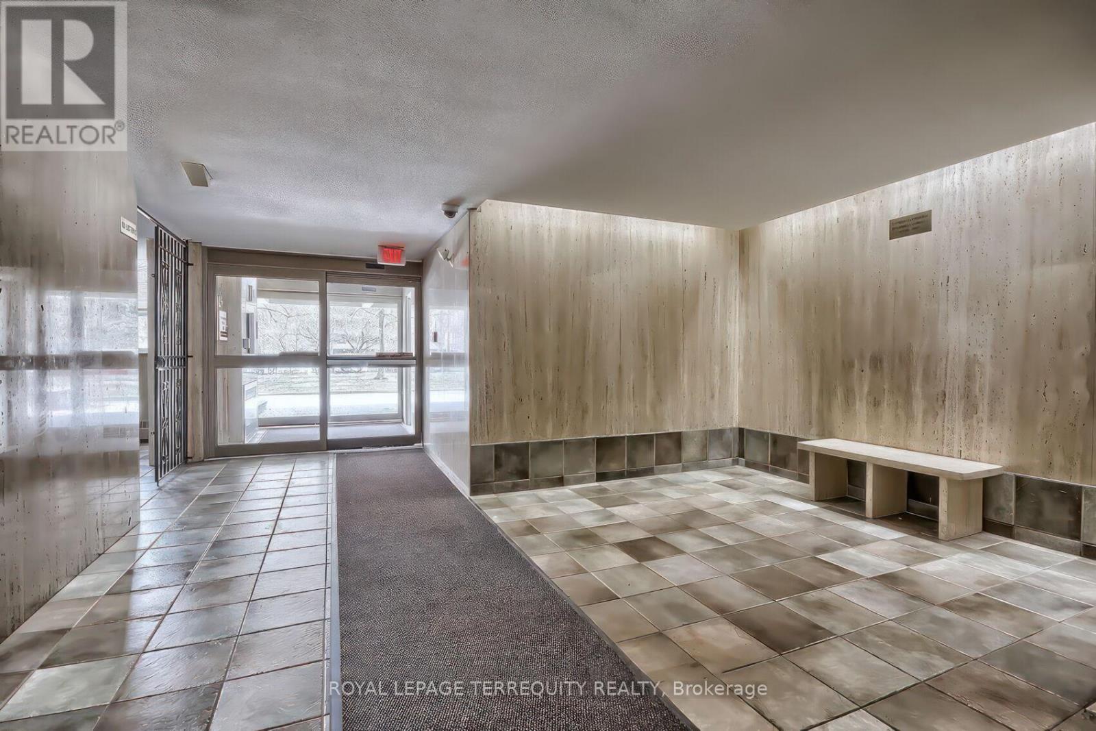 802 - 19 Four Winds Drive, Toronto, Ontario  M3J 2S9 - Photo 2 - W12948964