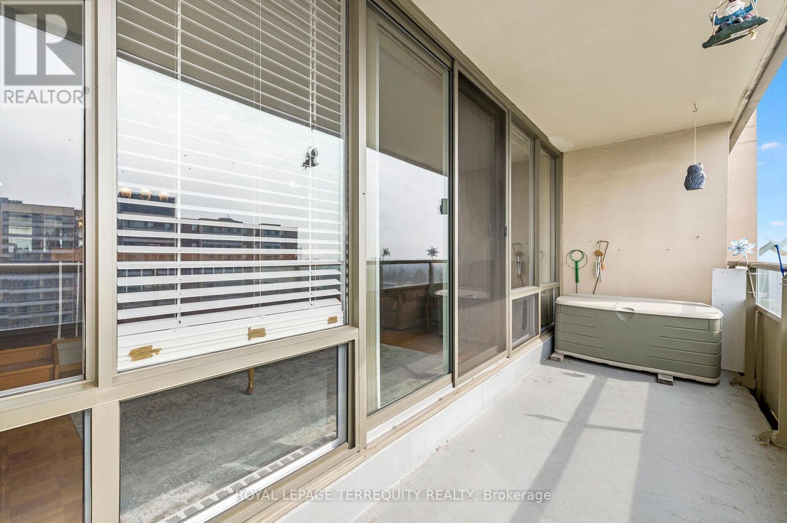 802 - 19 Four Winds Drive, Toronto, Ontario  M3J 2S9 - Photo 22 - W12948964