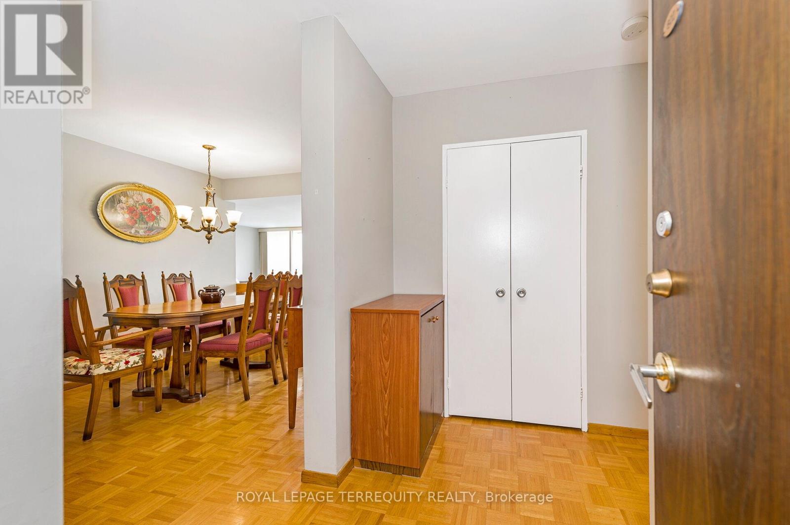 802 - 19 Four Winds Drive, Toronto, Ontario  M3J 2S9 - Photo 4 - W12948964