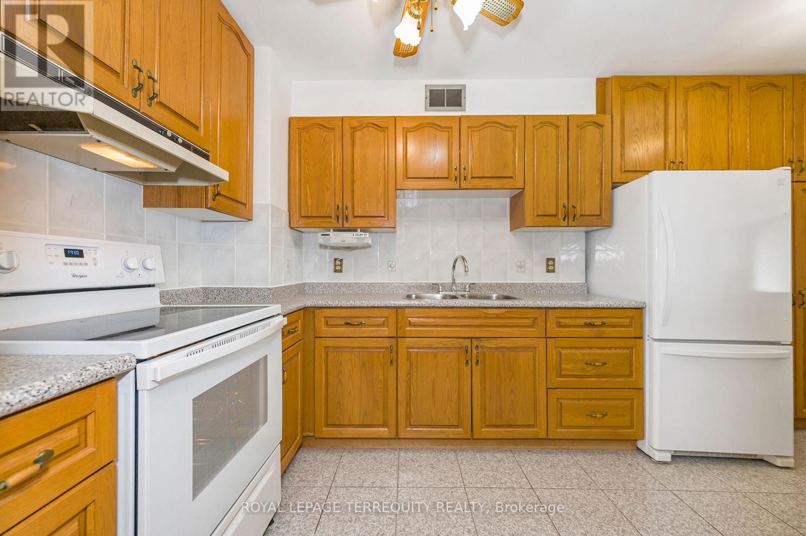 802 - 19 Four Winds Drive, Toronto, Ontario  M3J 2S9 - Photo 7 - W12948964