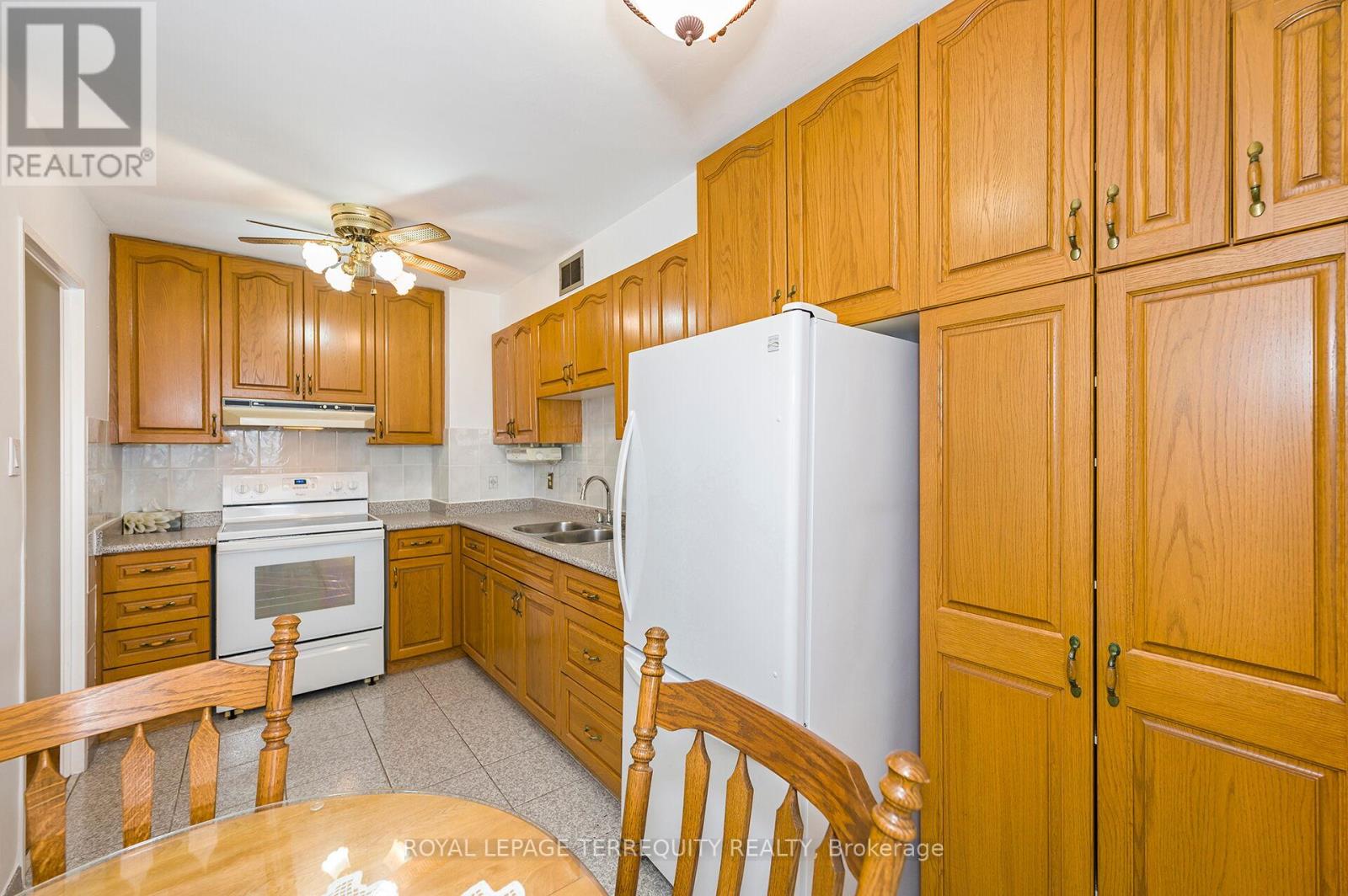 802 - 19 Four Winds Drive, Toronto, Ontario  M3J 2S9 - Photo 8 - W12948964