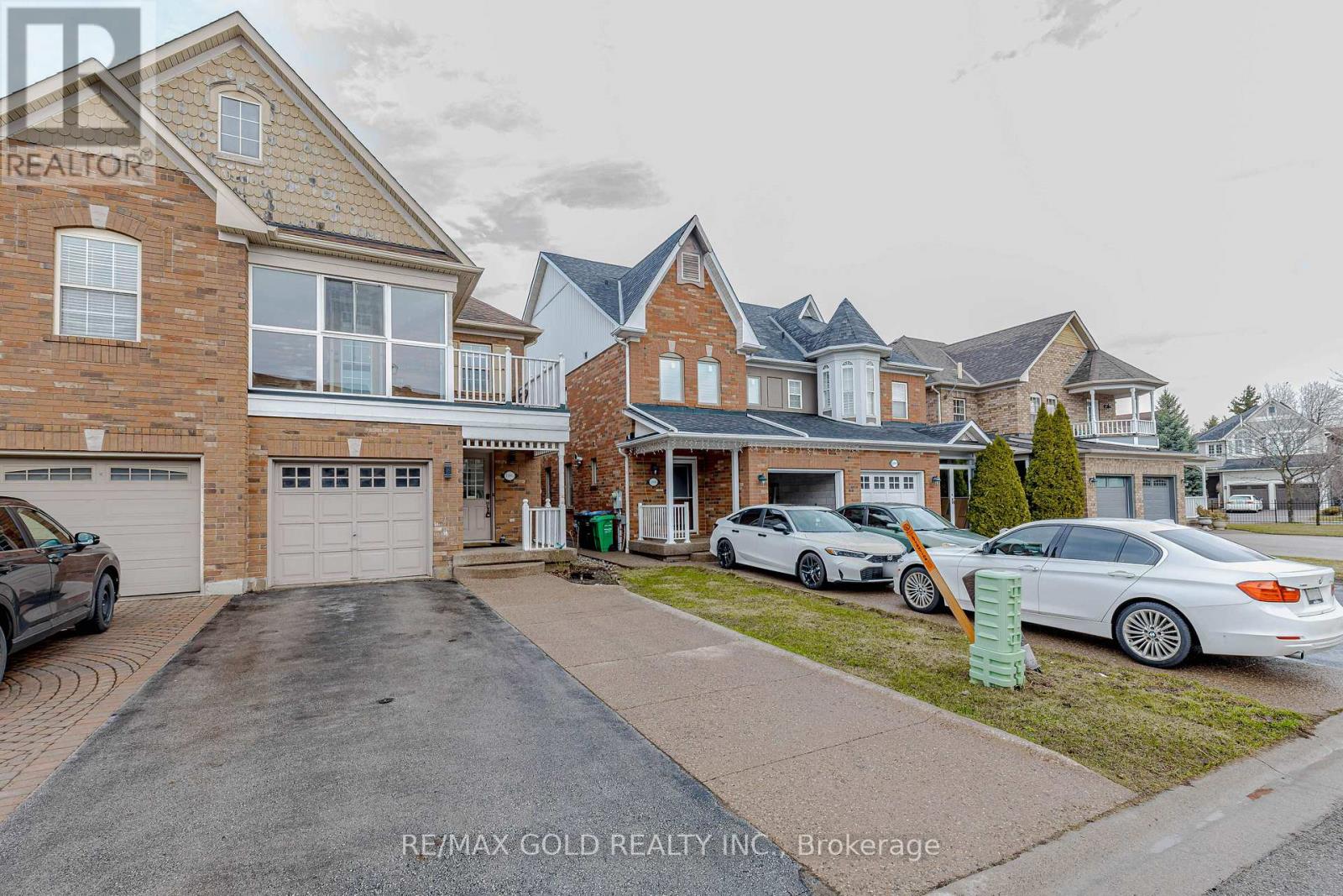1105 Meadowgrove Court, Mississauga, Ontario  L5W 1J2 - Photo 1 - W12949012