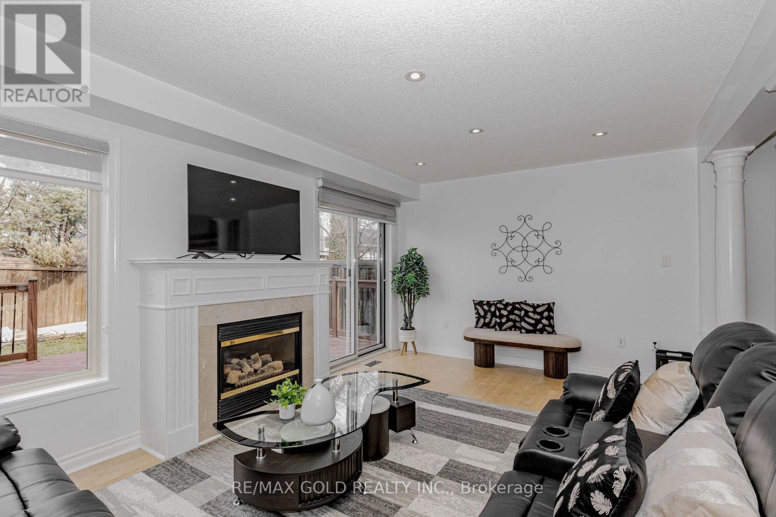 1105 Meadowgrove Court, Mississauga, Ontario  L5W 1J2 - Photo 17 - W12949012