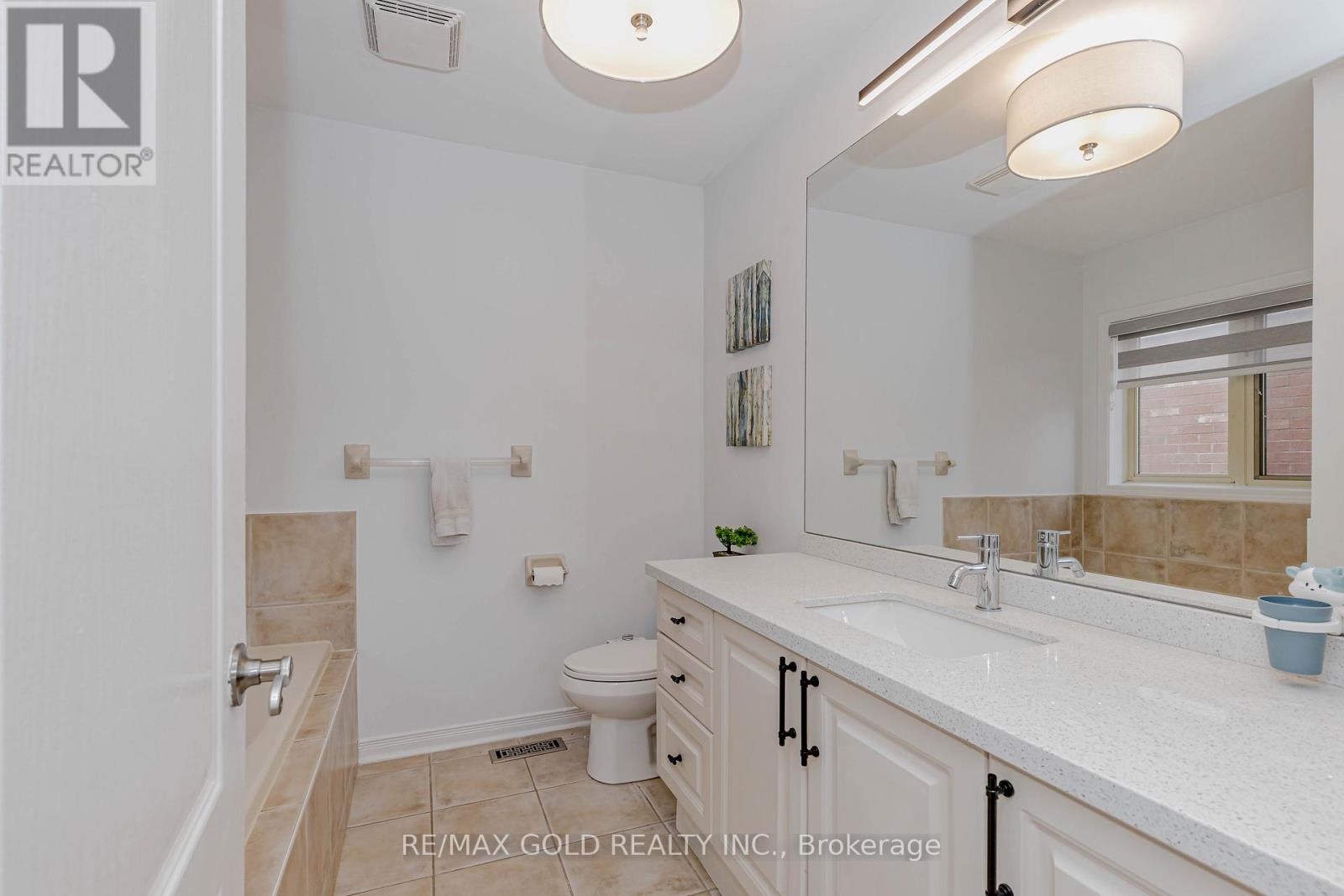 1105 Meadowgrove Court, Mississauga, Ontario  L5W 1J2 - Photo 23 - W12949012