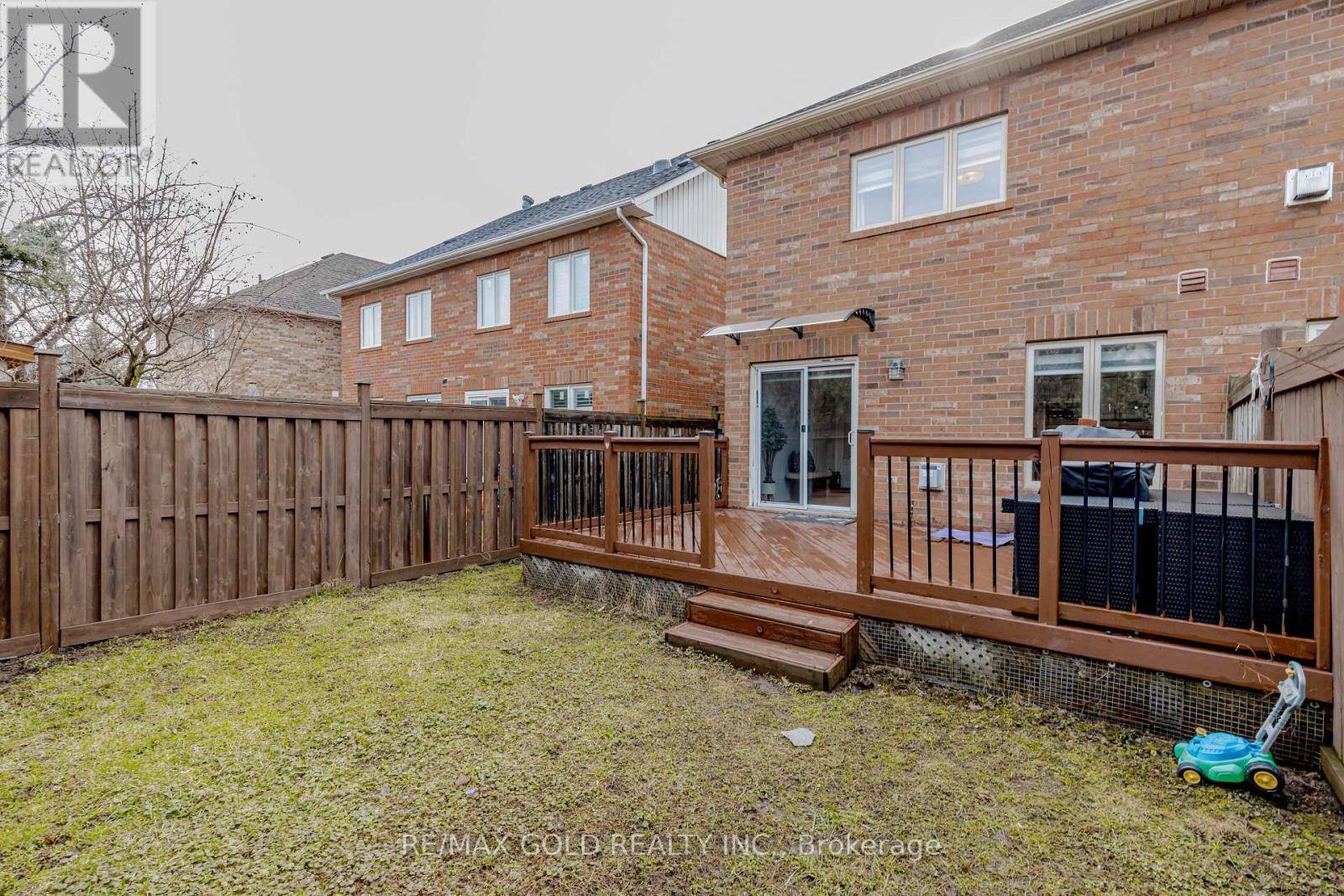 1105 Meadowgrove Court, Mississauga, Ontario  L5W 1J2 - Photo 34 - W12949012