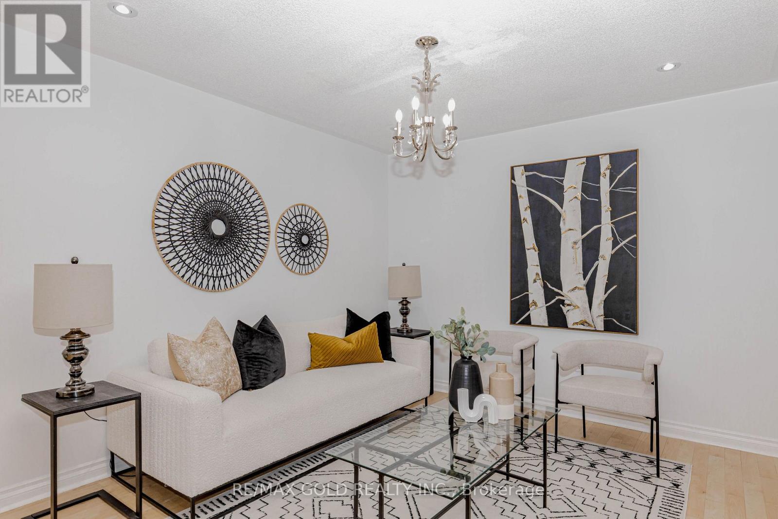 1105 Meadowgrove Court, Mississauga, Ontario  L5W 1J2 - Photo 6 - W12949012