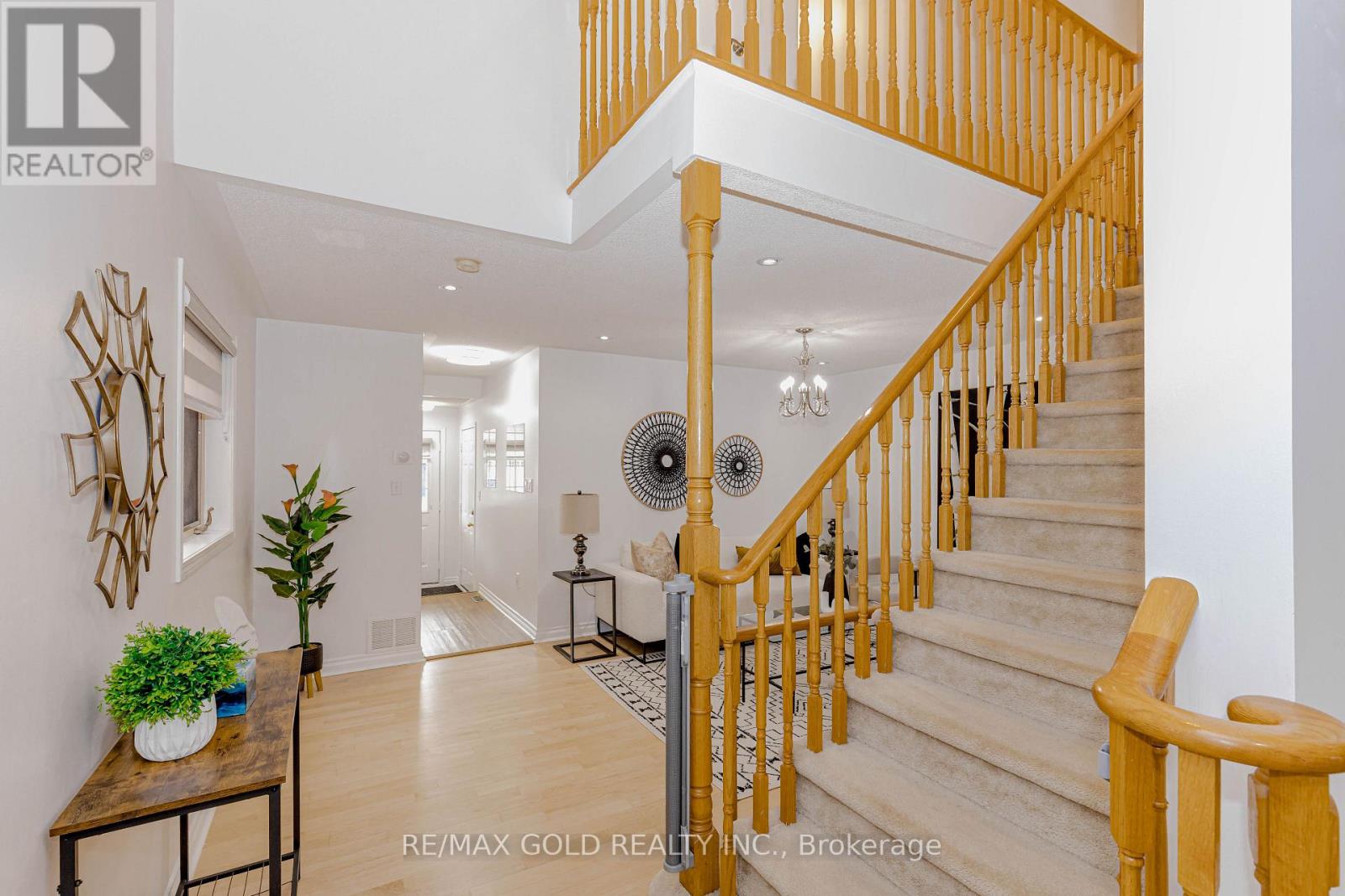 1105 Meadowgrove Court, Mississauga, Ontario  L5W 1J2 - Photo 8 - W12949012