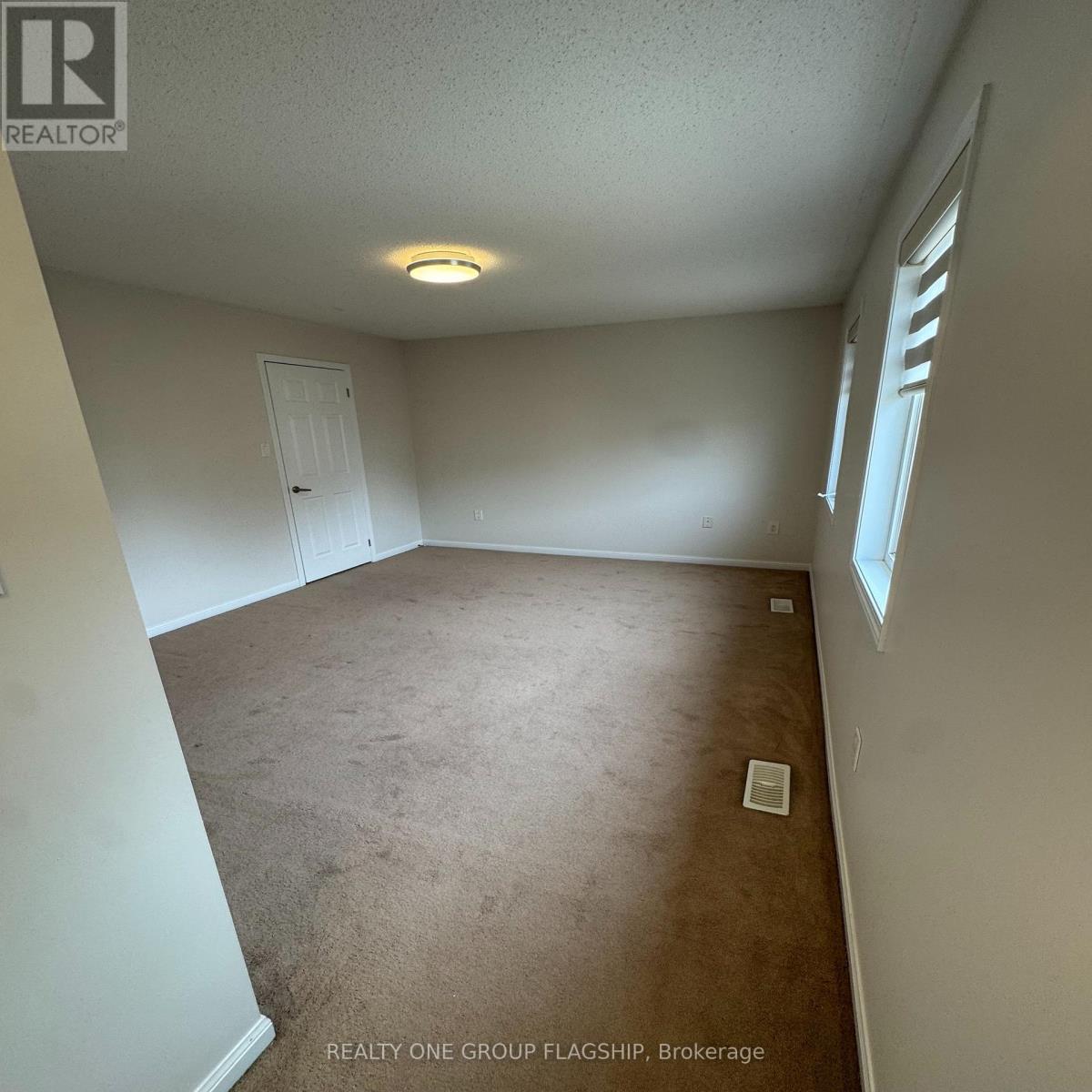 111 Higginbotham Crescent, Milton, Ontario  L9T 8E1 - Photo 10 - W12949020