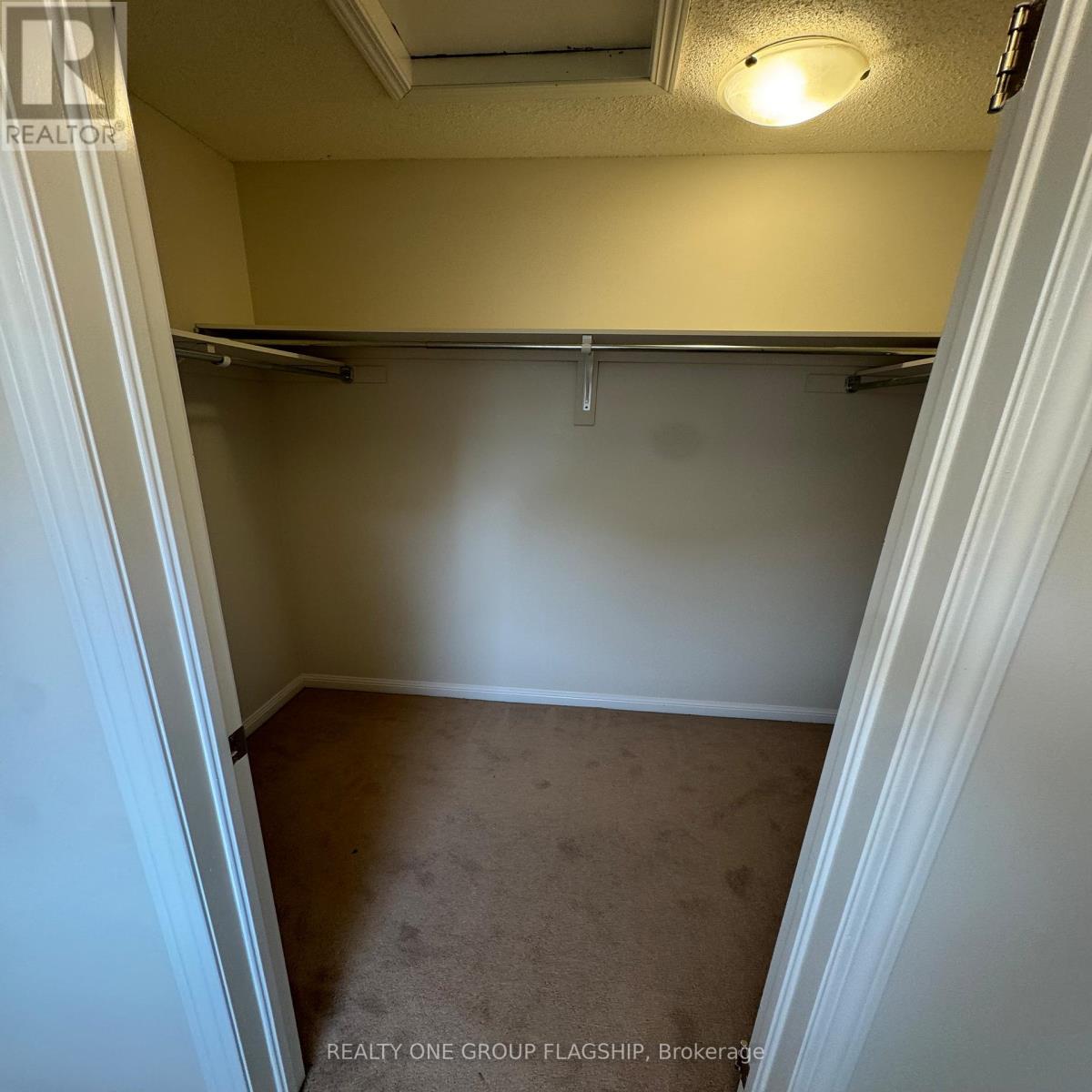 111 Higginbotham Crescent, Milton, Ontario  L9T 8E1 - Photo 11 - W12949020