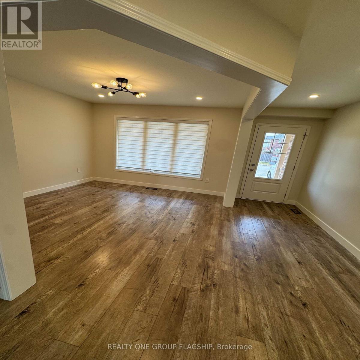 111 Higginbotham Crescent, Milton, Ontario  L9T 8E1 - Photo 3 - W12949020