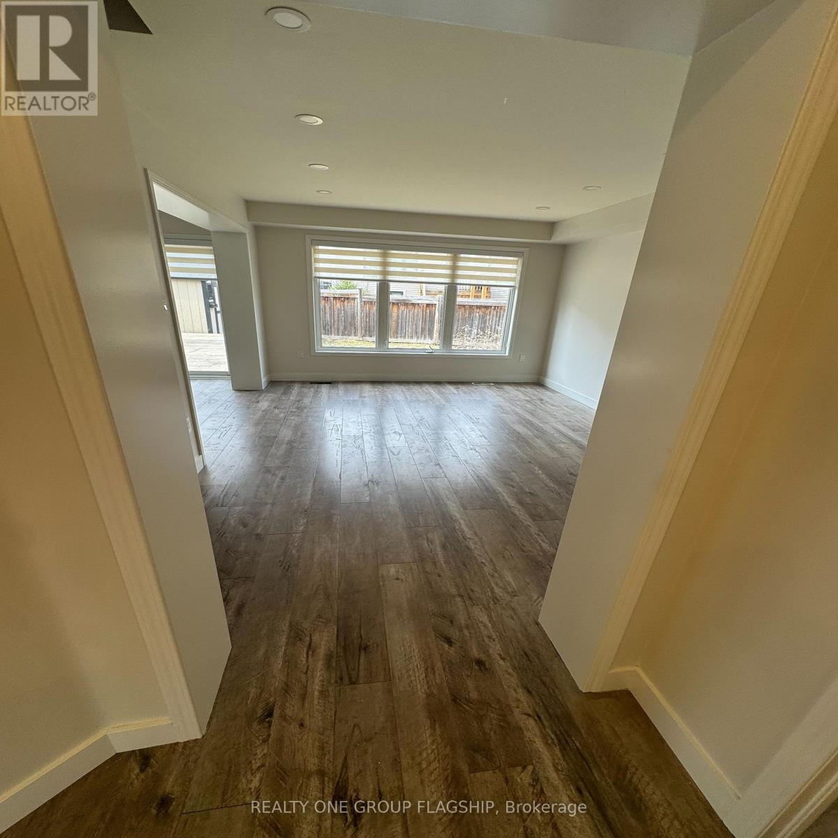 111 Higginbotham Crescent, Milton, Ontario  L9T 8E1 - Photo 4 - W12949020