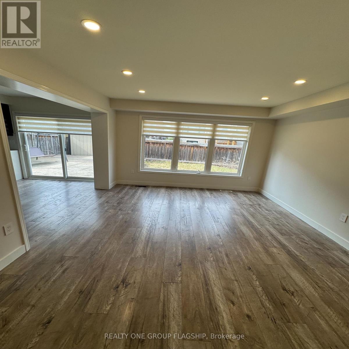 111 Higginbotham Crescent, Milton, Ontario  L9T 8E1 - Photo 5 - W12949020