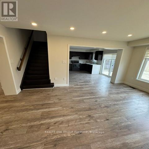 111 Higginbotham Crescent, Milton, Ontario  L9T 8E1 - Photo 7 - W12949020