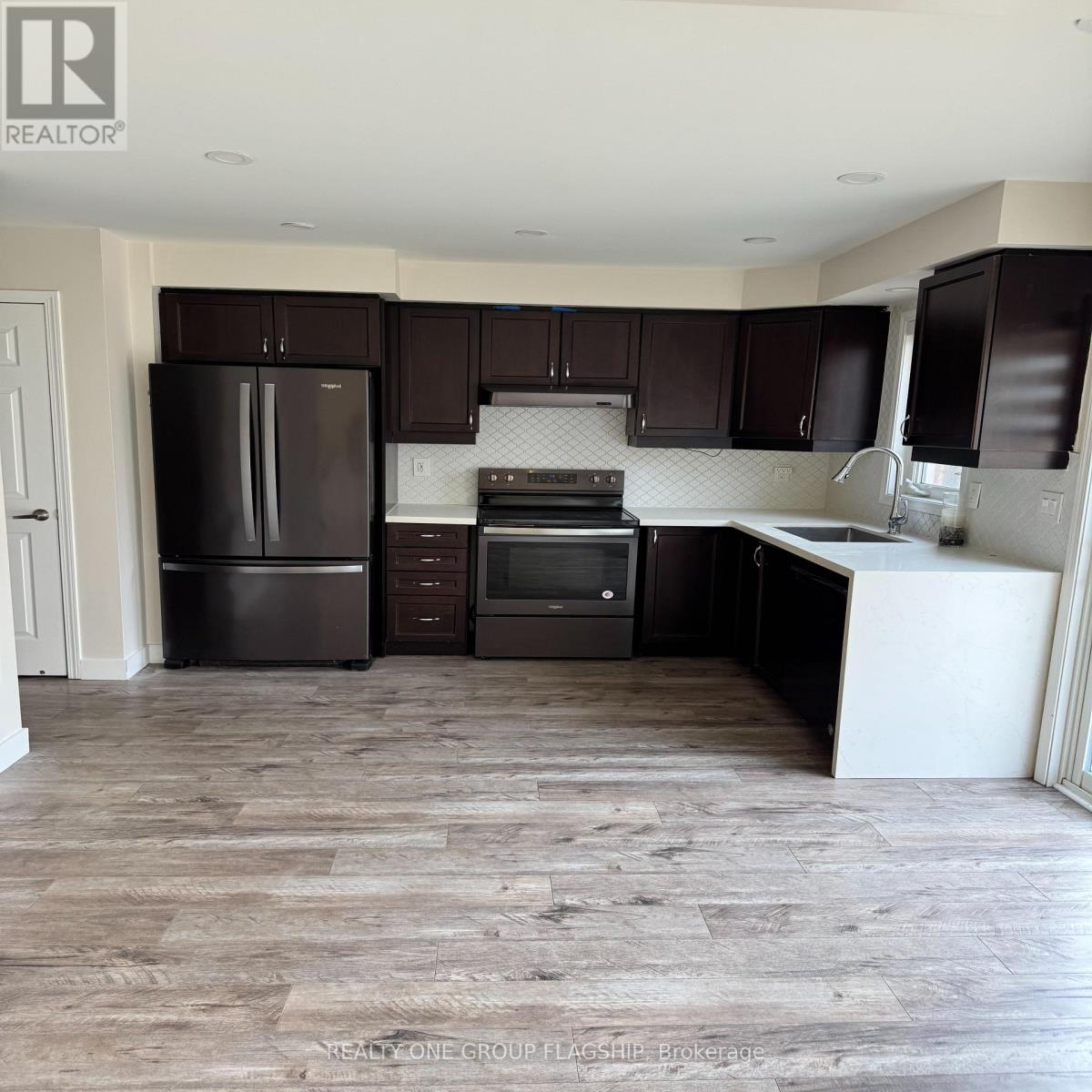 111 Higginbotham Crescent, Milton, Ontario  L9T 8E1 - Photo 8 - W12949020